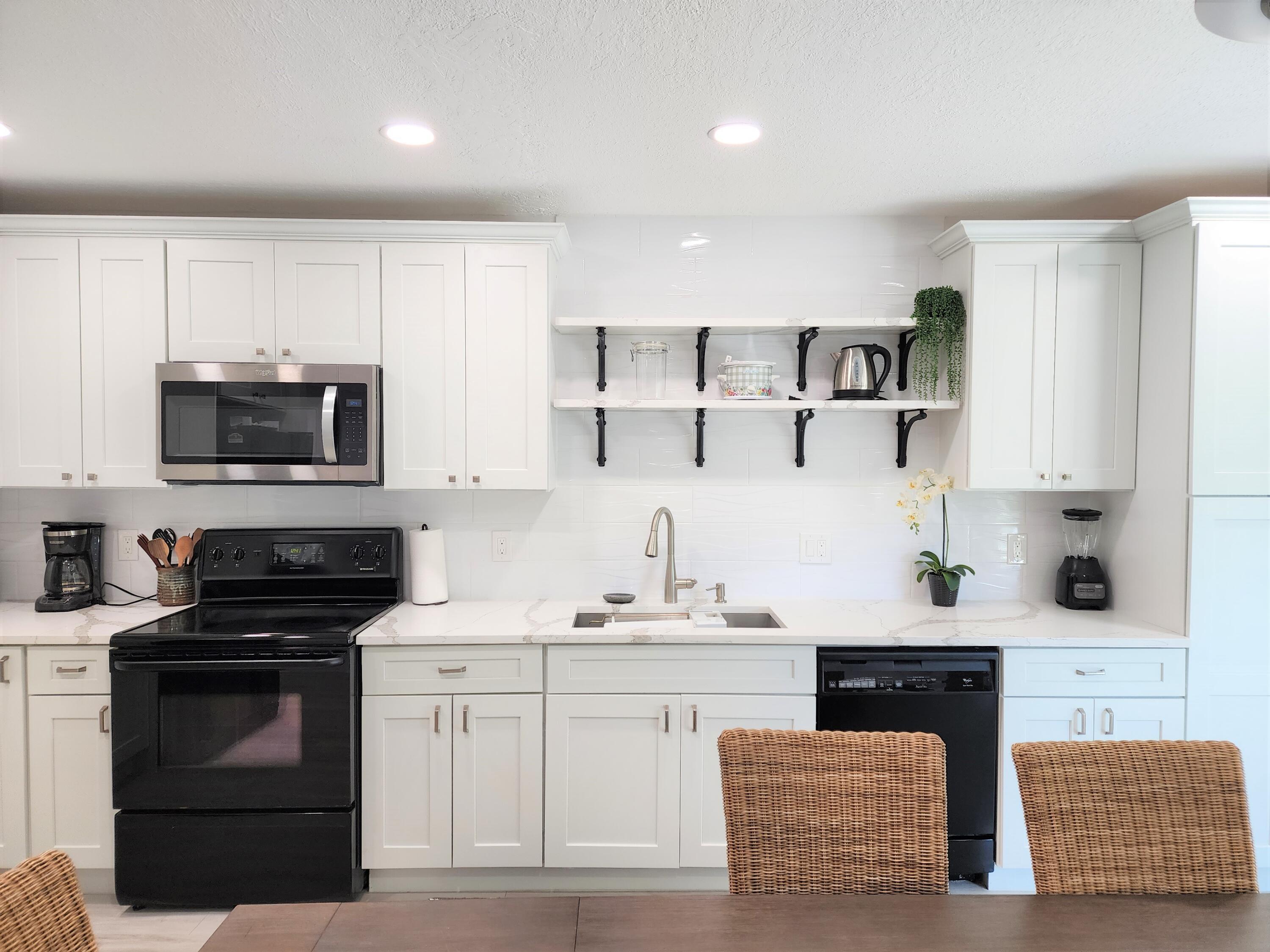 572 SE 20th Avenue 3, Deerfield Beach, FL 33441, Deerfield Beach - Photo 2