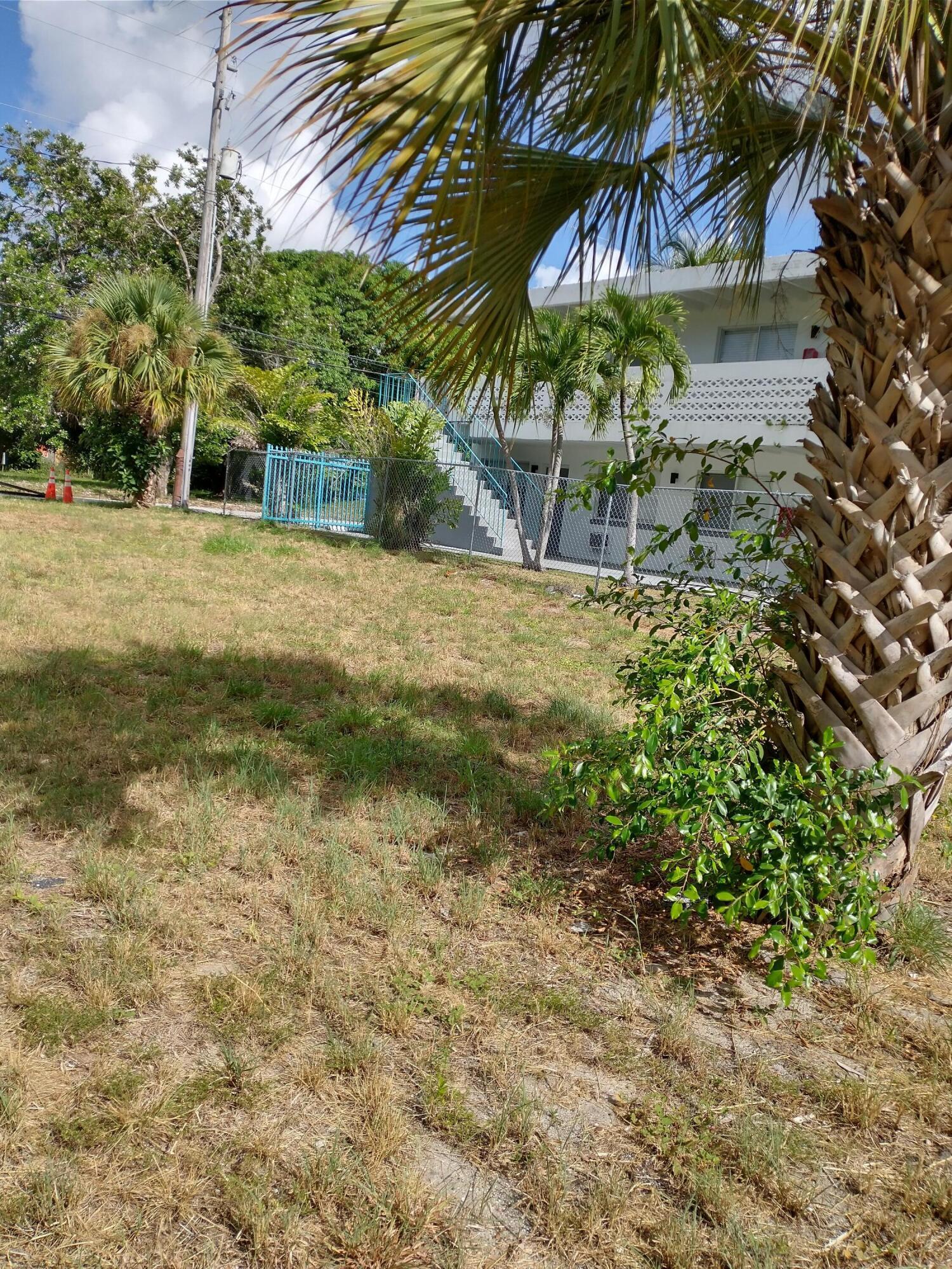 2907 Broadway Avenue, West Palm Beach, FL 33407, West Palm Beach - Photo 2