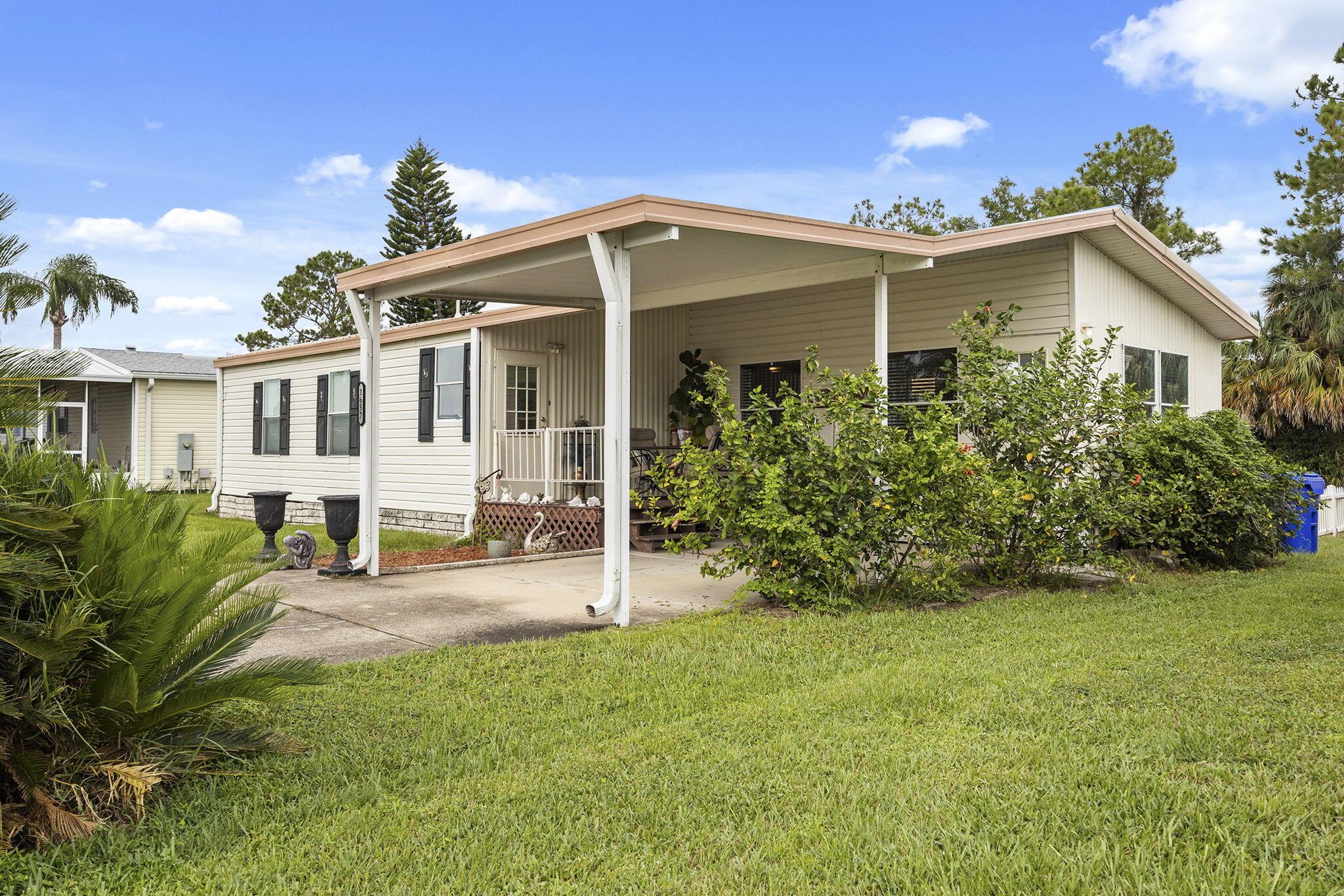1657 Elkhart Circle, Tavares, FL 32778, Tavares