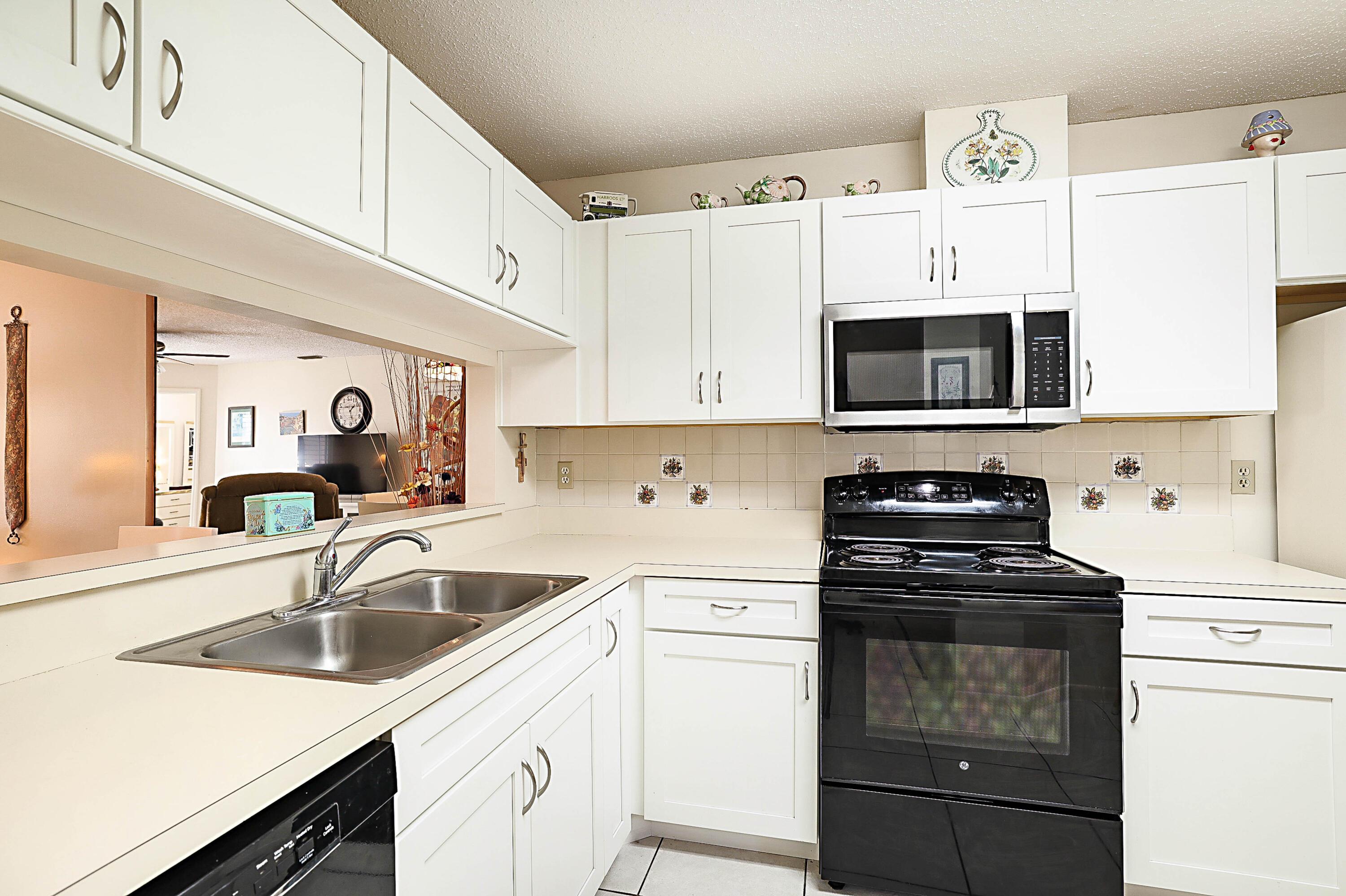 405 Harbour Pointe Way, Greenacres, FL 33413, Greenacres - Photo 4