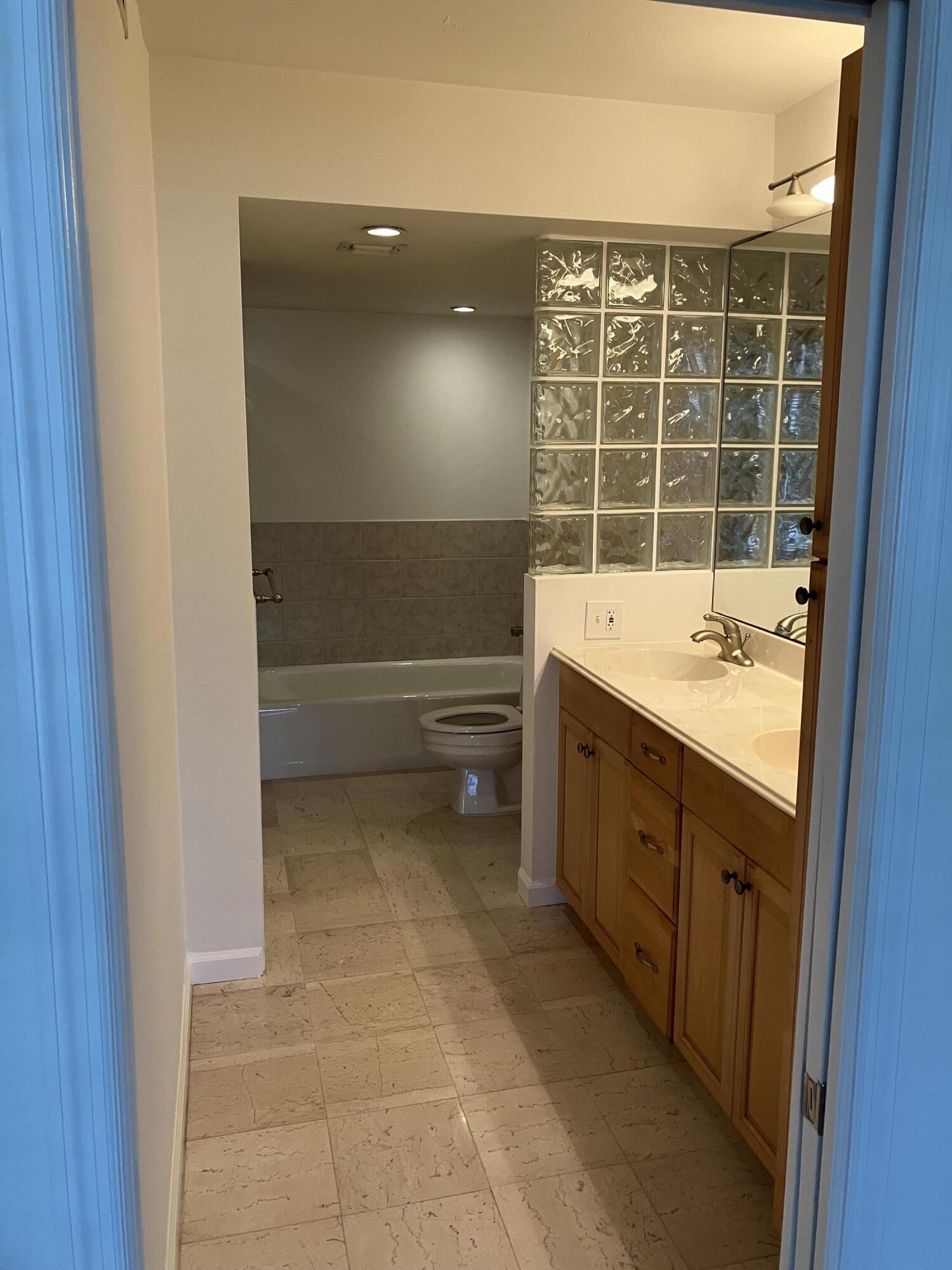 133 Bay Colony Drive N, Juno Beach, FL 33408, Juno Beach - Photo 4