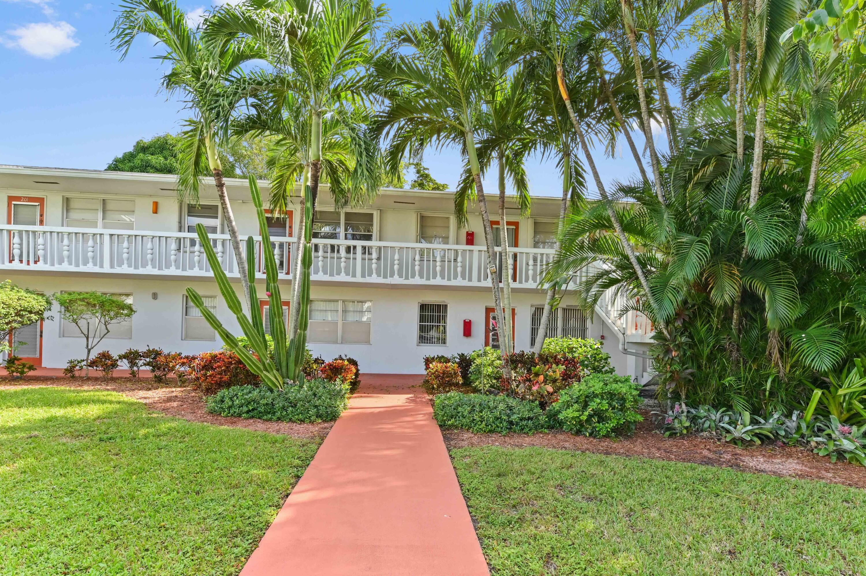 203 Ellesmere D, Deerfield Beach, FL 33442, Deerfield Beach - Photo 2