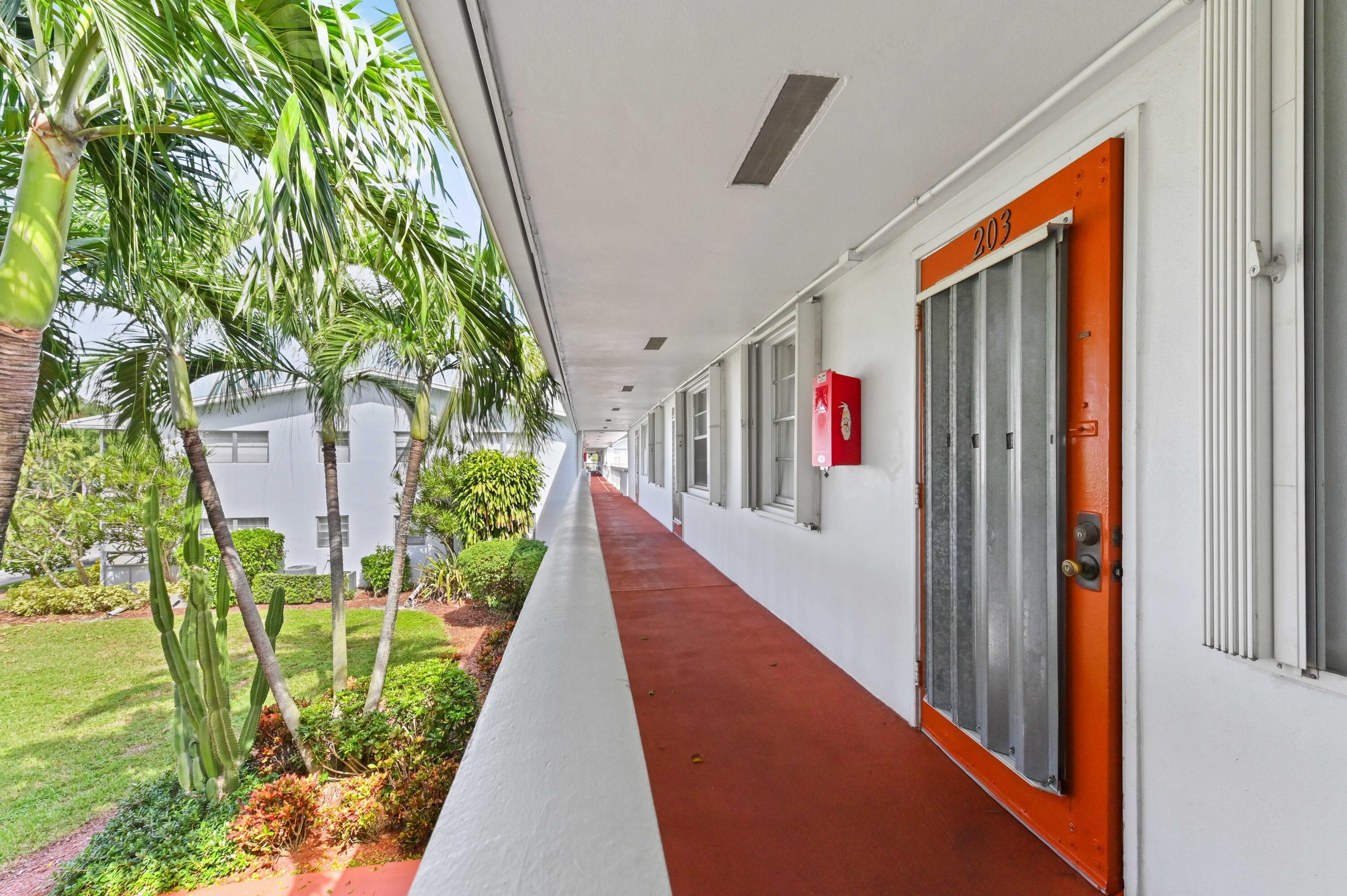 203 Ellesmere D, Deerfield Beach, FL 33442, Deerfield Beach - Photo 3