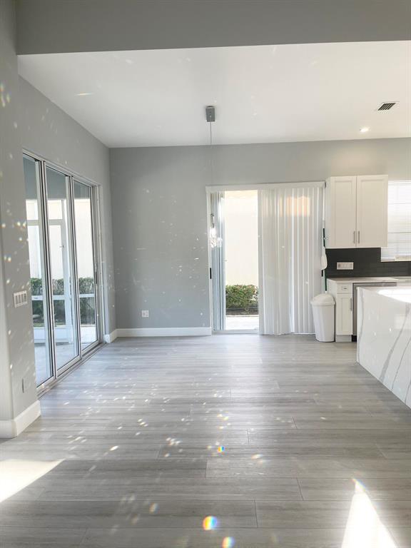304 NW Bentley Circle, Port St. Lucie, FL 34986, Port St. Lucie - Photo 4