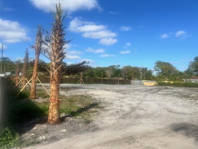 447 Tall Pines Road, West Palm Beach, FL 33415, West Palm Beach - Photo 2
