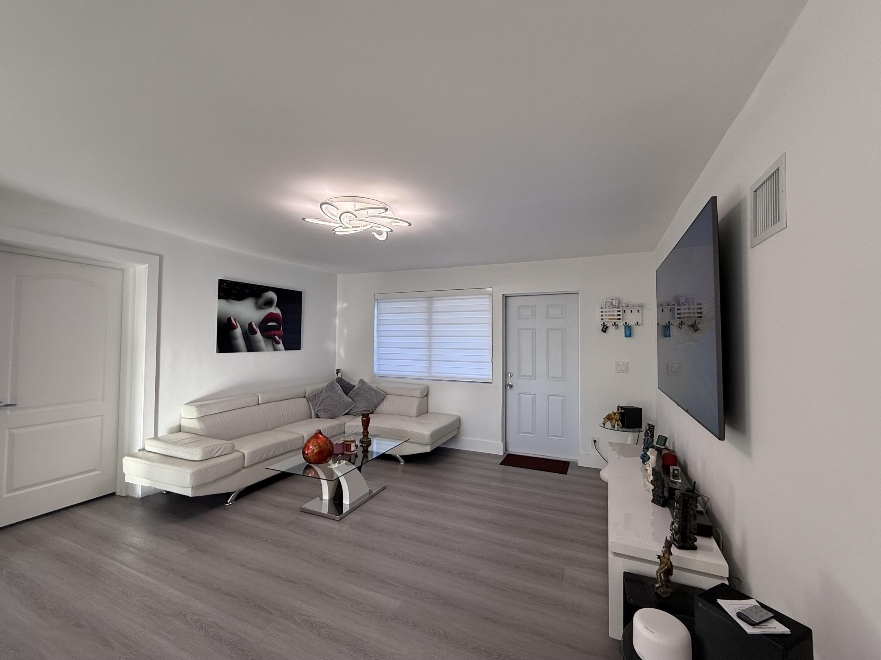 303 NW 28 Way, Fort Lauderdale, FL 33311, Fort Lauderdale - Photo 5