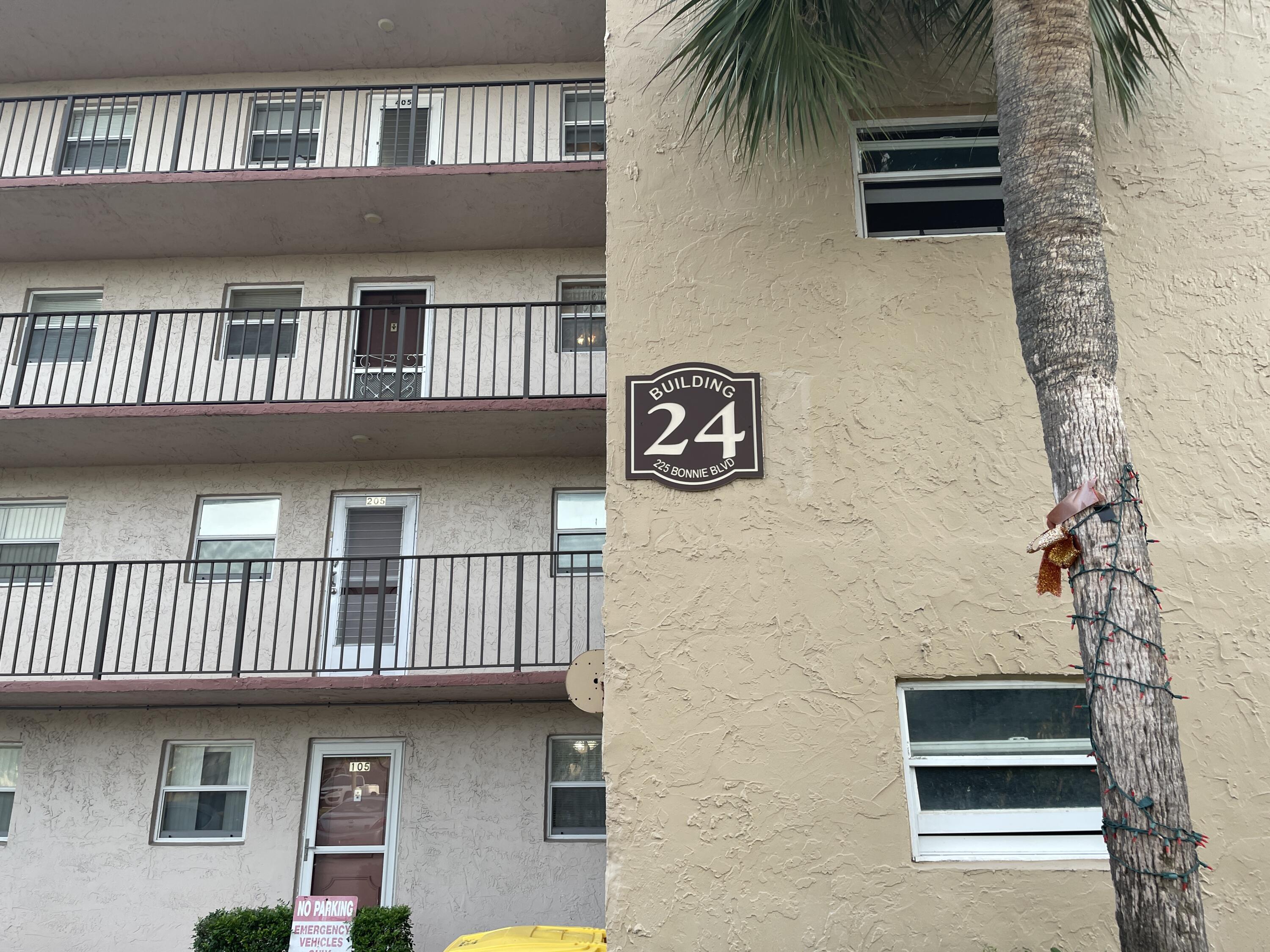 225 Bonnie Boulevard 211, Palm Springs, FL 33461, Palm Springs - Photo 3