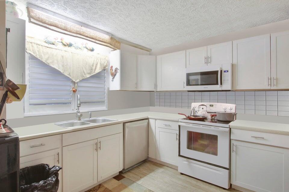 11099 Ridge Avenue, Fort Pierce, FL 34982, Fort Pierce - Photo 4