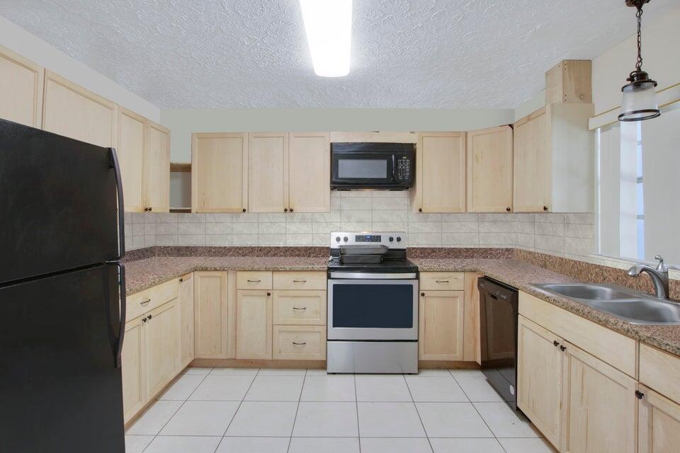 11099 Ridge Avenue, Fort Pierce, FL 34982, Fort Pierce - Photo 5