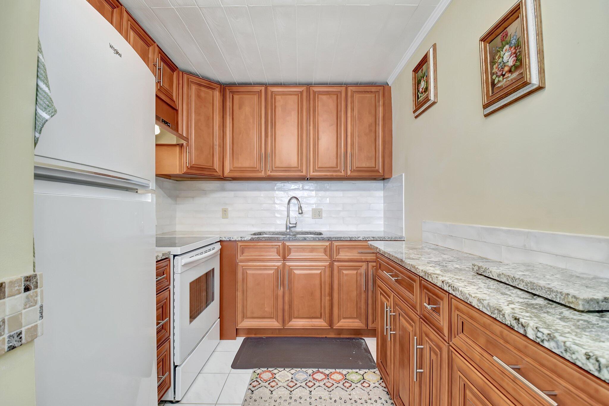 400 Village Green Circle W 212, Palm Springs, FL 33461, Palm Springs - Photo 2