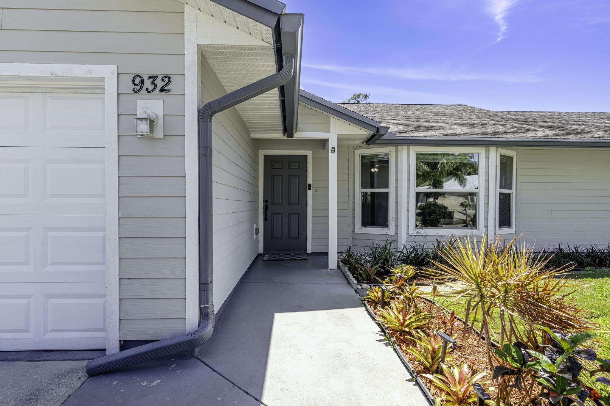 932 SE Damask Avenue, Port St. Lucie, FL 34983, Port St. Lucie - Photo 2