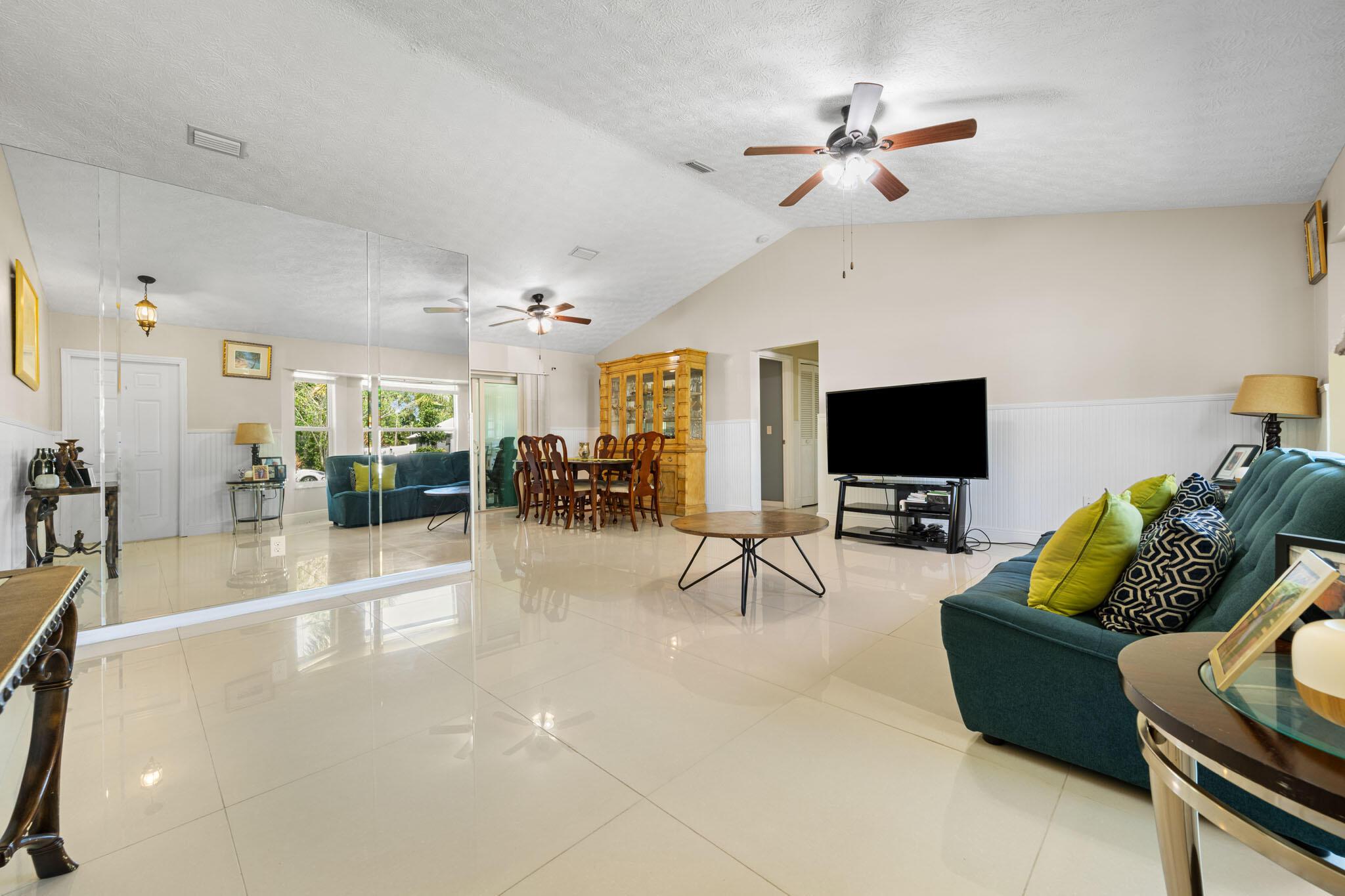932 SE Damask Avenue, Port St. Lucie, FL 34983, Port St. Lucie - Photo 3