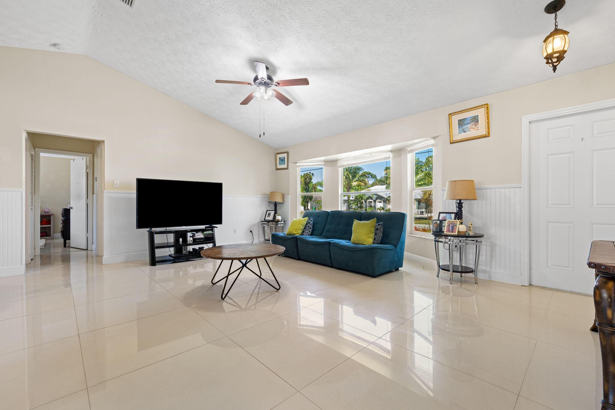 932 SE Damask Avenue, Port St. Lucie, FL 34983, Port St. Lucie - Photo 4