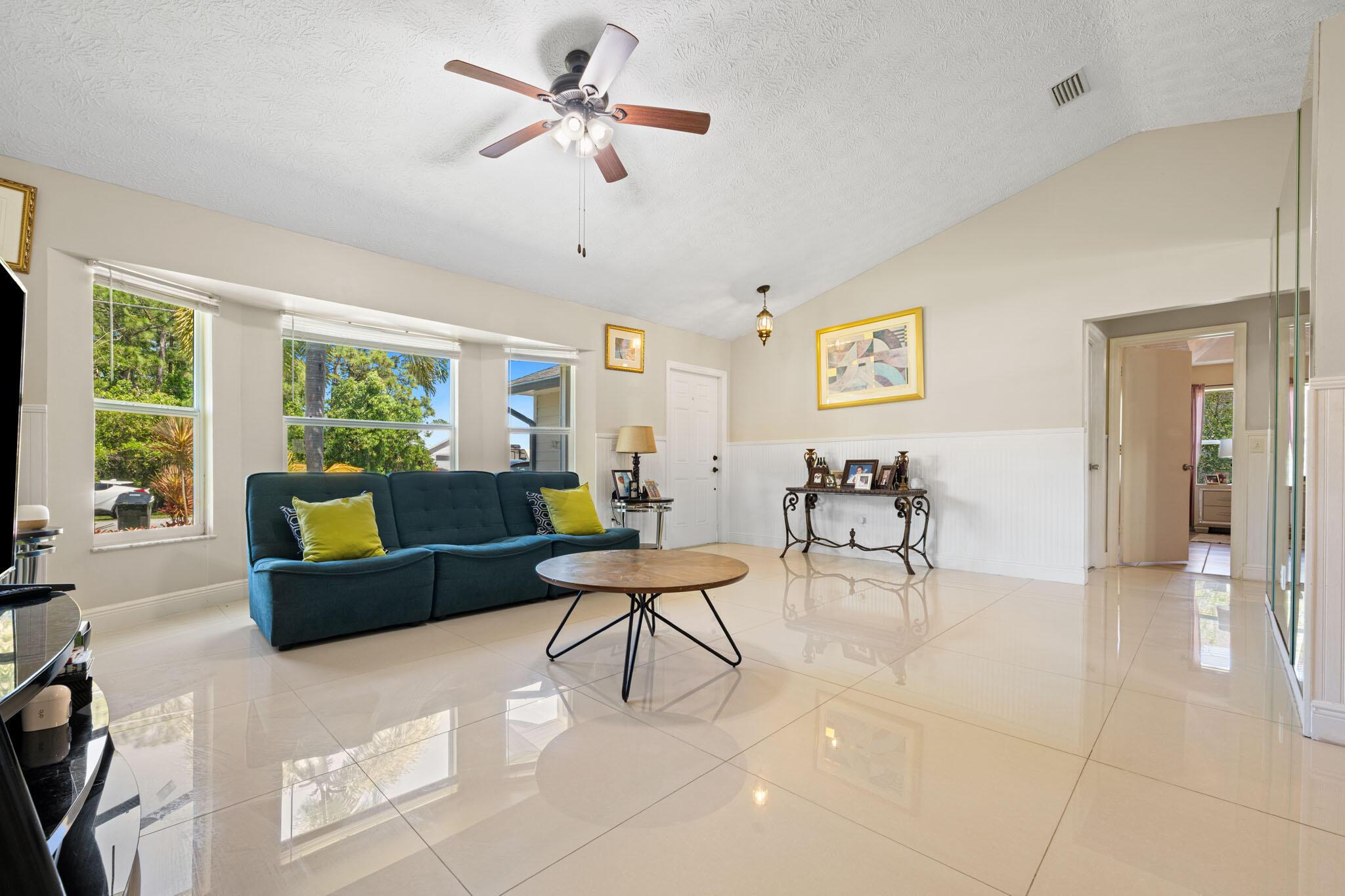 932 SE Damask Avenue, Port St. Lucie, FL 34983, Port St. Lucie - Photo 5