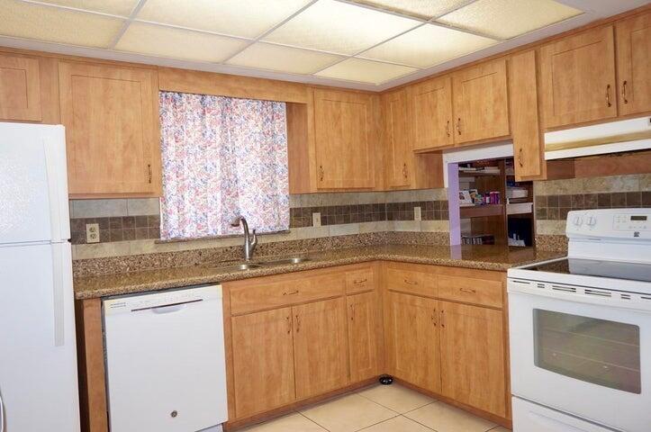 1716 Barton Court, Lake Worth Beach, FL 33460, Lake Worth Beach - Photo 4