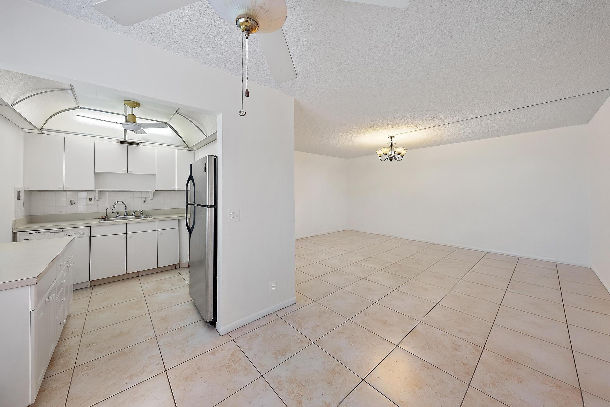 869 Flanders S, Delray Beach, FL 33484, Delray Beach - Photo 4
