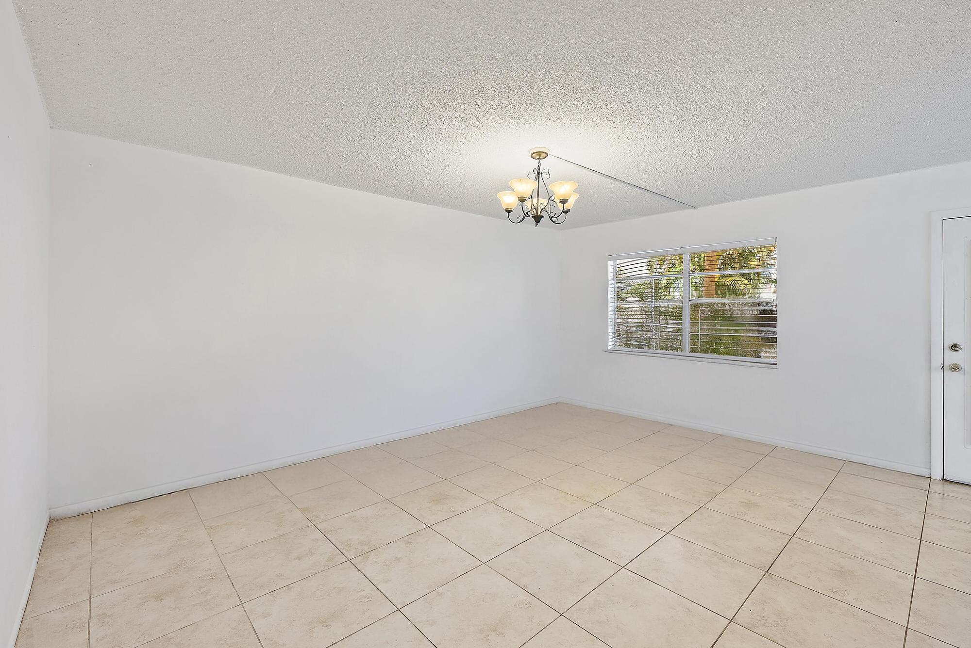 869 Flanders S, Delray Beach, FL 33484, Delray Beach - Photo 3