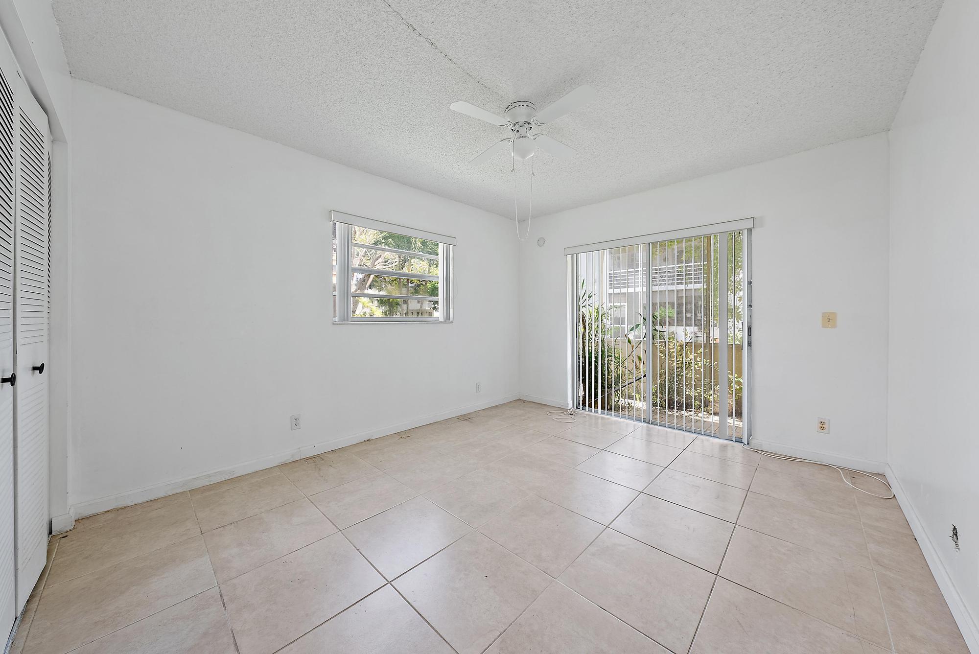 869 Flanders S, Delray Beach, FL 33484, Delray Beach - Photo 5