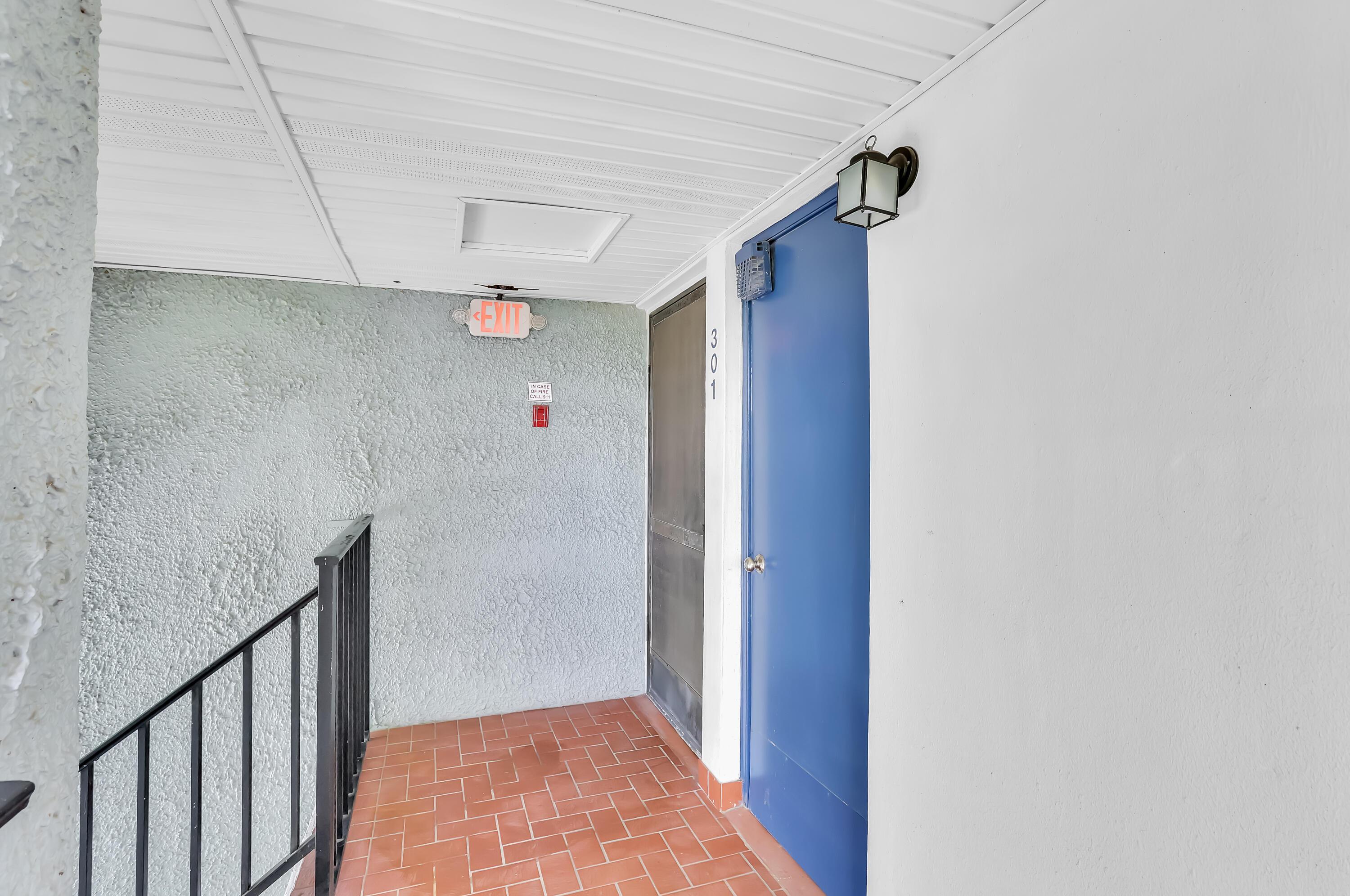4290 Deste Court 301, Lake Worth, FL 33467, Lake Worth - Photo 3