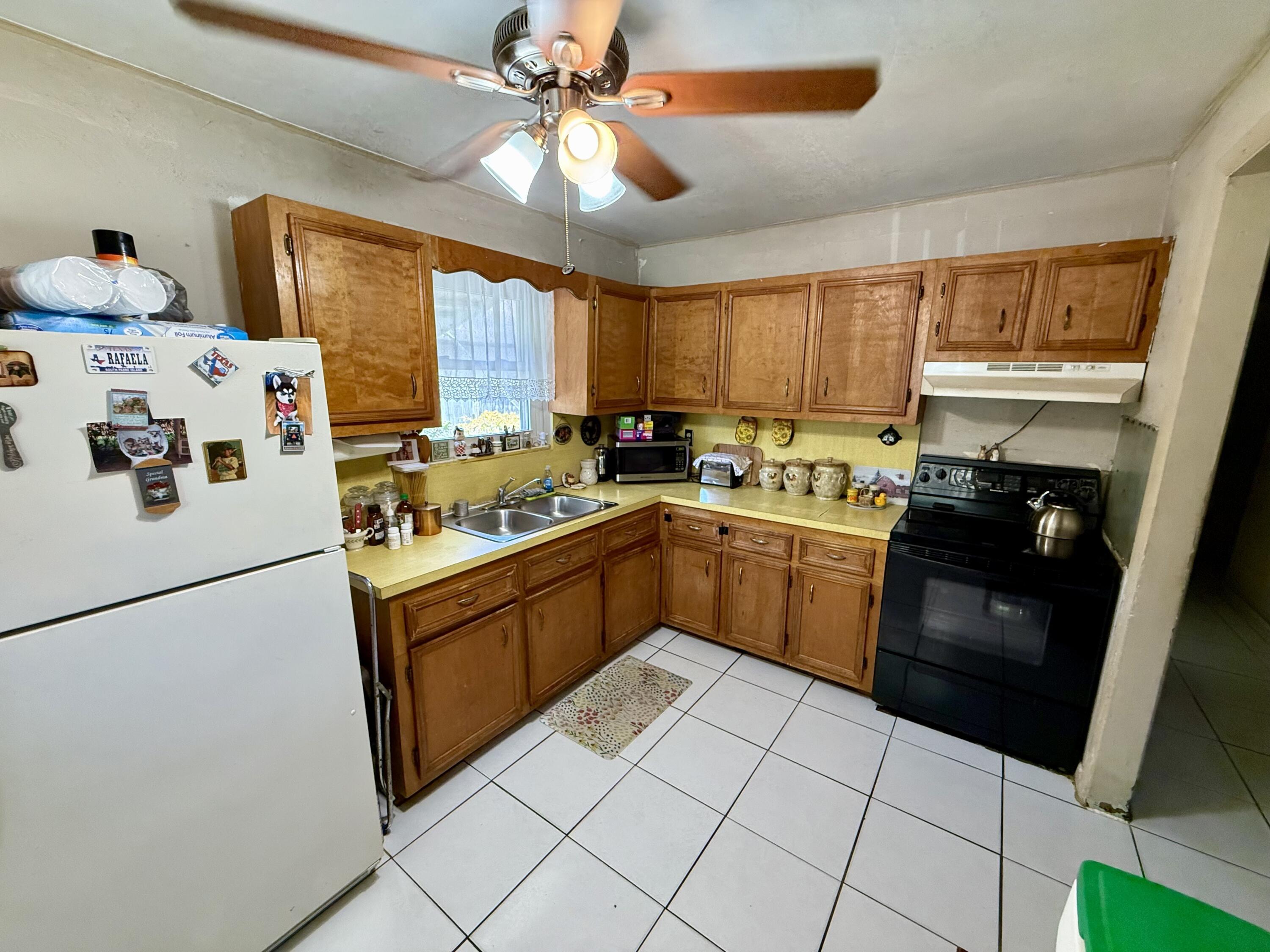 3520 Suncrest Road, Lake Worth, FL 33467, Lake Worth - Photo 2