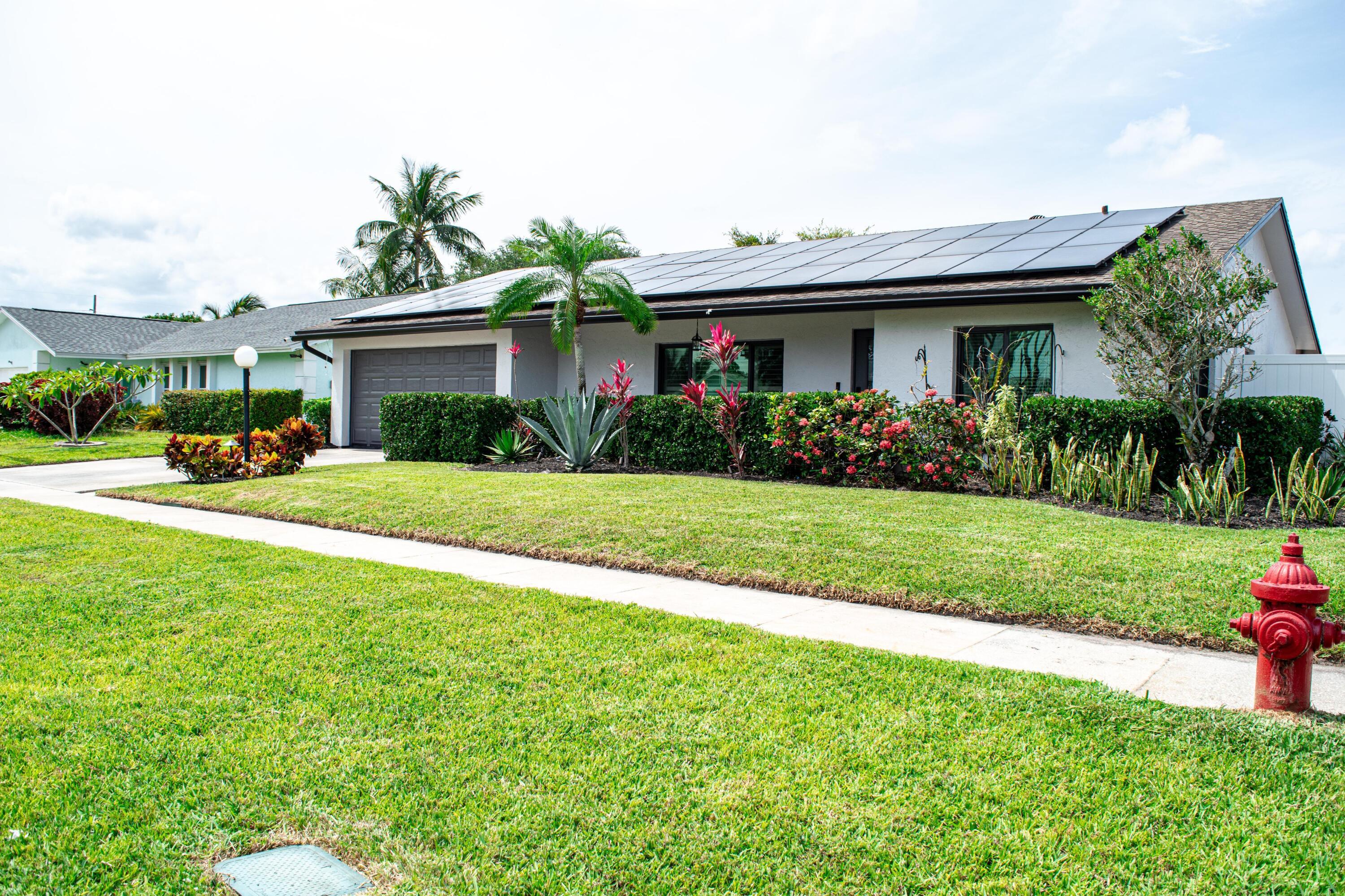 5432 Sandhurst Circle S, Lake Worth, FL 33463, Lake Worth - Photo 2