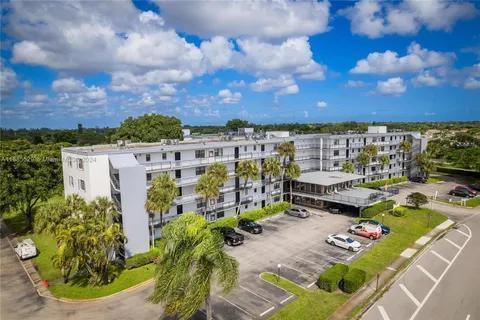 9235 SW 8th 402 Street 402, Boca Raton, FL 33428, Boca Raton