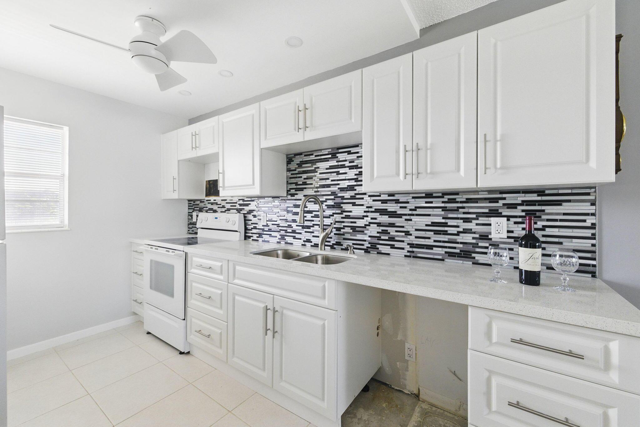 2951 NW 46th Avenue 407, Lauderdale Lakes, FL 33313, Lauderdale Lakes - Photo 2