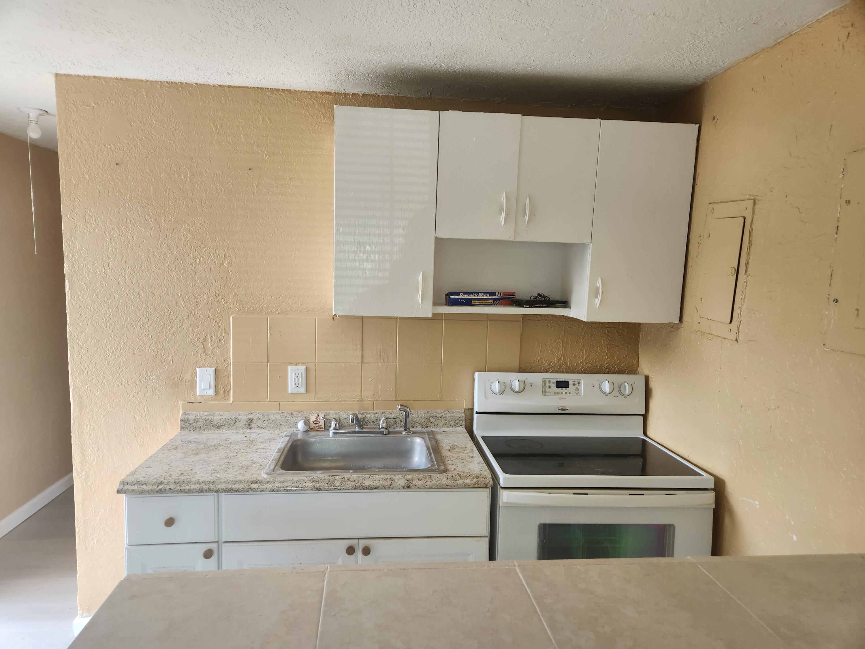 134 W 24th Street 3, Riviera Beach, FL 33404, Riviera Beach - Photo 2