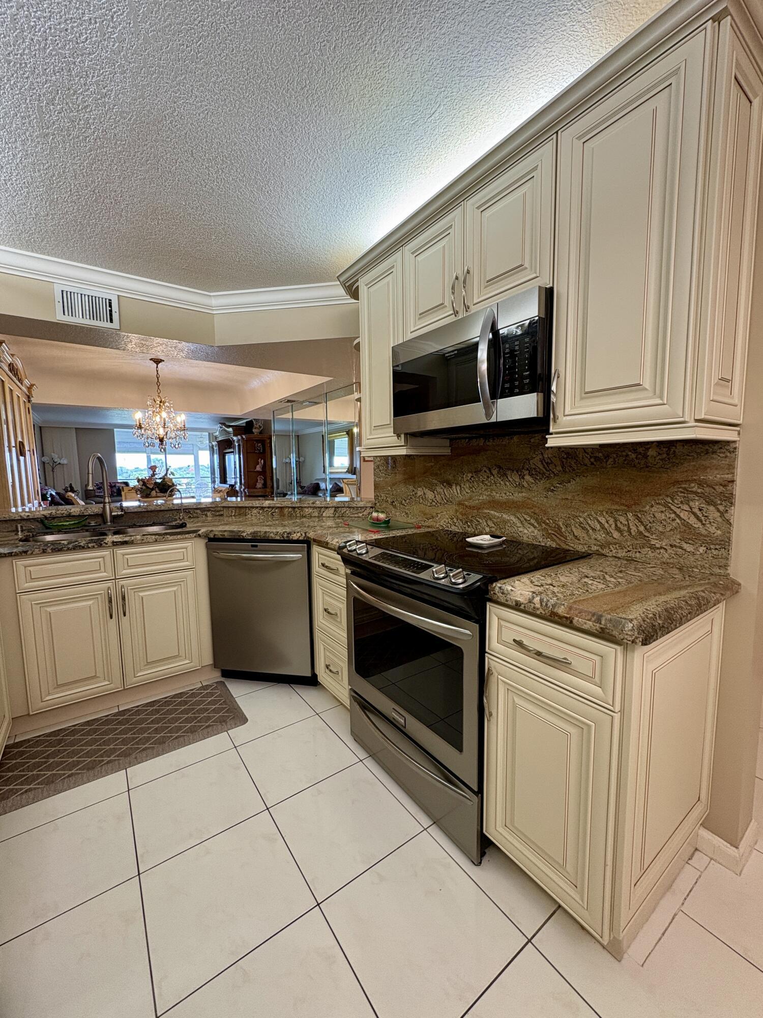 23249 Barwood Lane 402, Boca Raton, FL 33428, Boca Raton - Photo 5