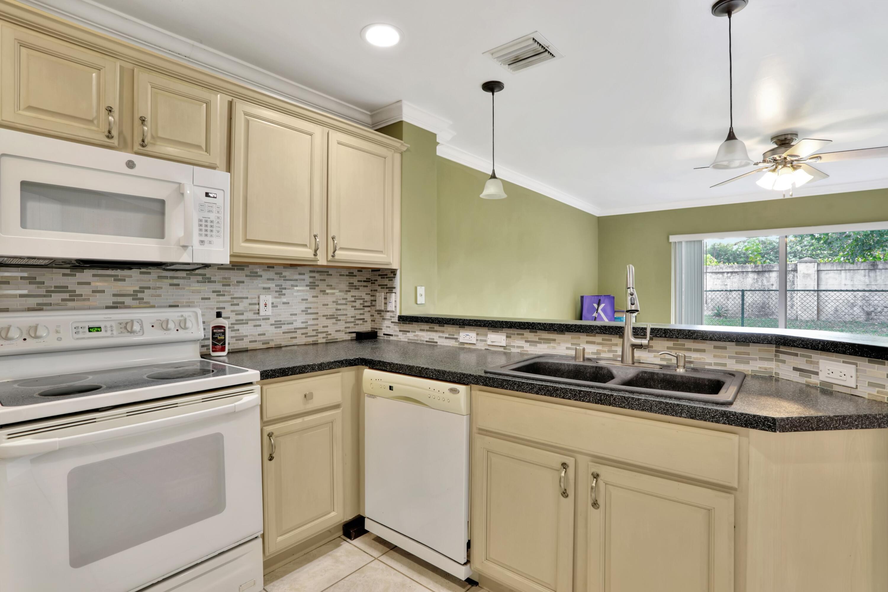 4066 Crescent Creek Street, Coconut Creek, FL 33073, Coconut Creek - Photo 2