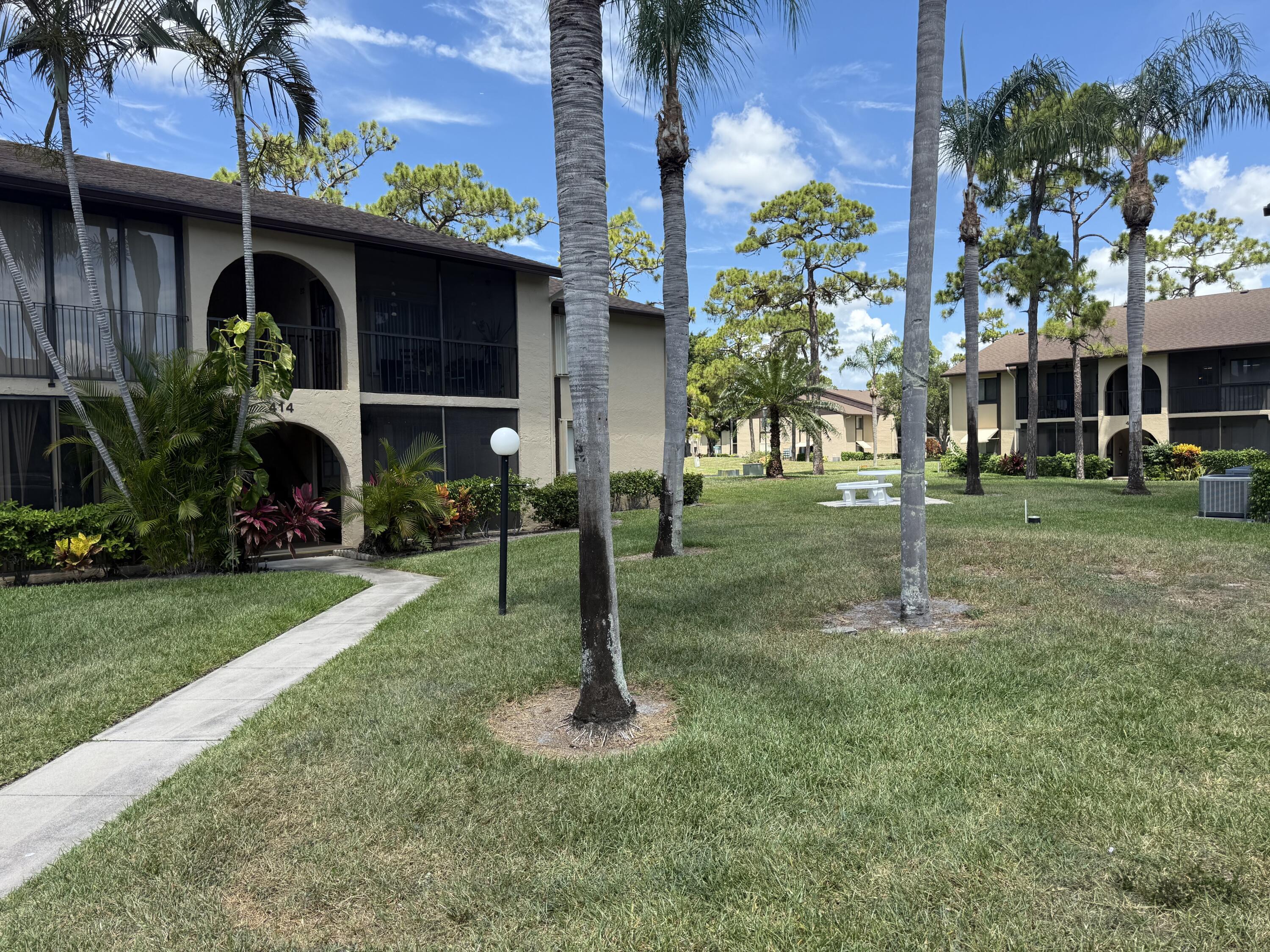 414 Pine Glen Lane B-1, Greenacres, FL 33463, Greenacres - Photo 2