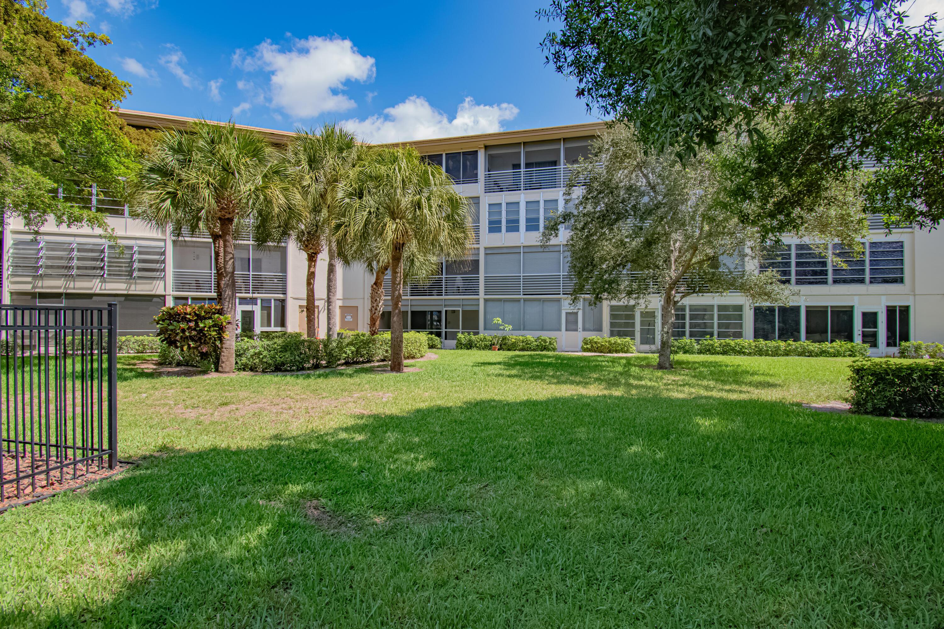 2301 Lucaya Lane M3, Coconut Creek, FL 33066, Coconut Creek - Photo 2