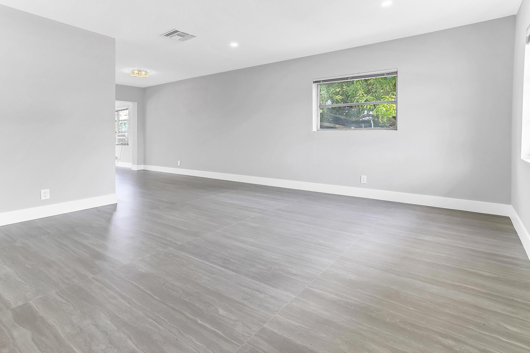 7609 NW 70 Avenue, Tamarac, FL 33321, Tamarac - Photo 2
