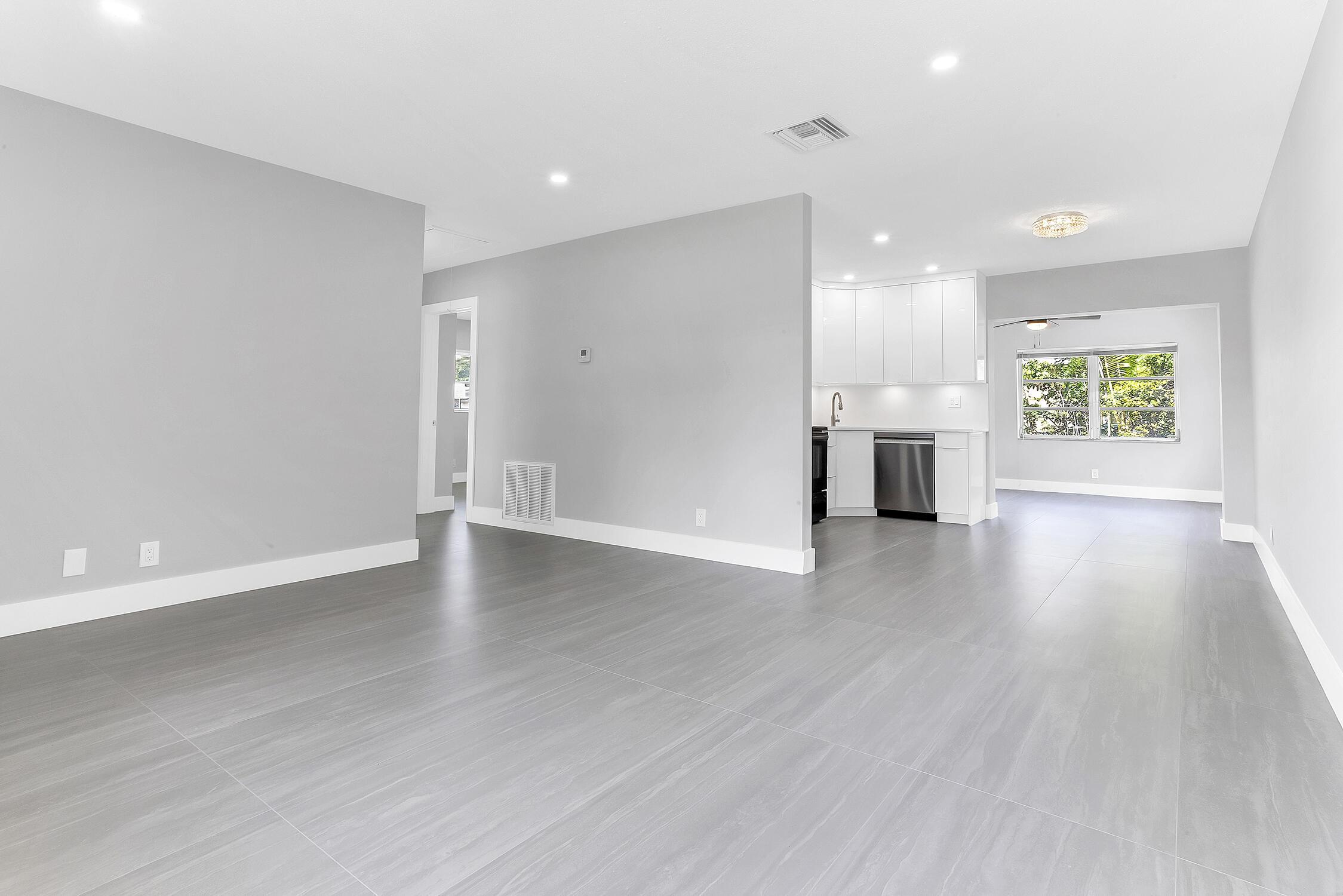 7609 NW 70 Avenue, Tamarac, FL 33321, Tamarac - Photo 5