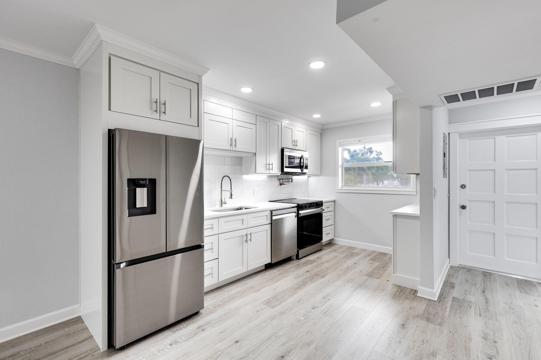 28 Yacht Club Drive 207, North Palm Beach, FL 33408, North Palm Beach - Photo 3