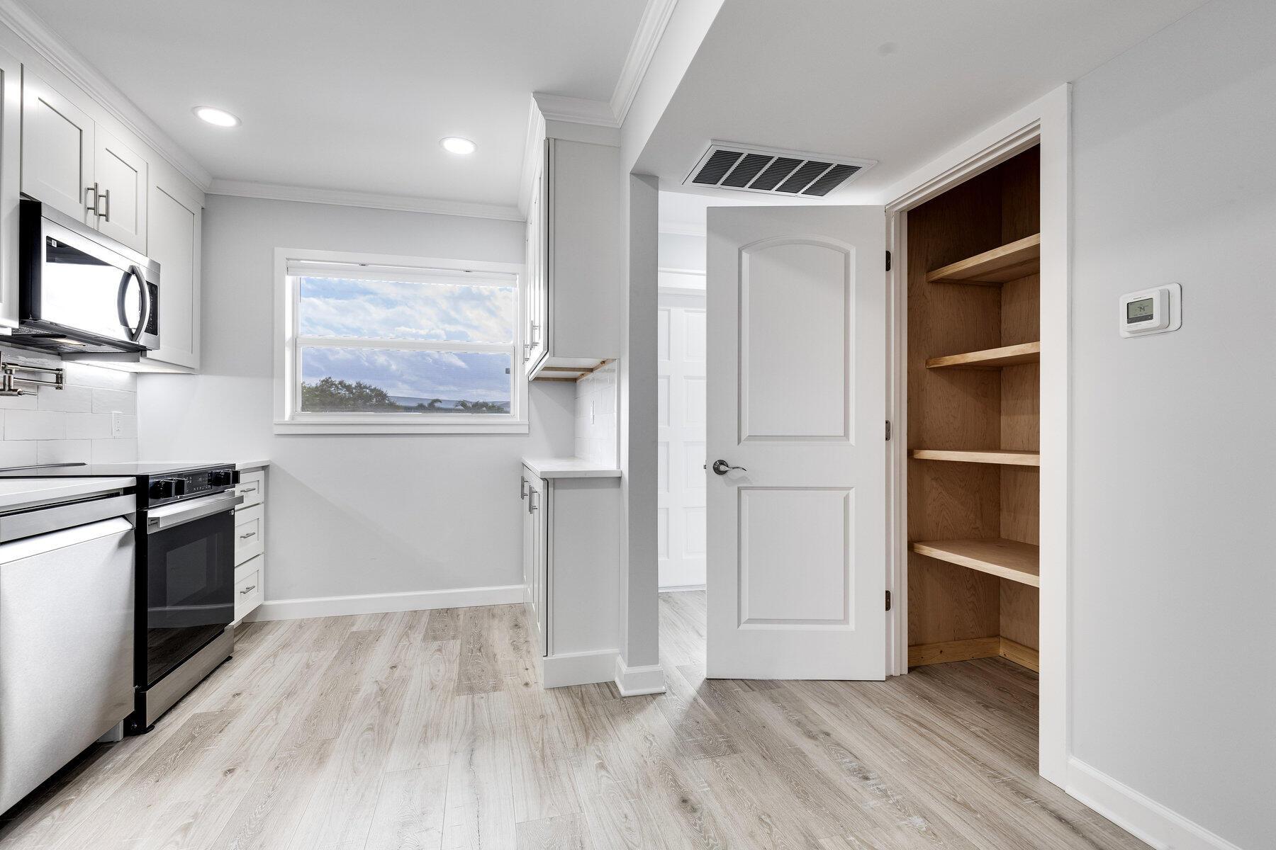 28 Yacht Club Drive 207, North Palm Beach, FL 33408, North Palm Beach - Photo 4