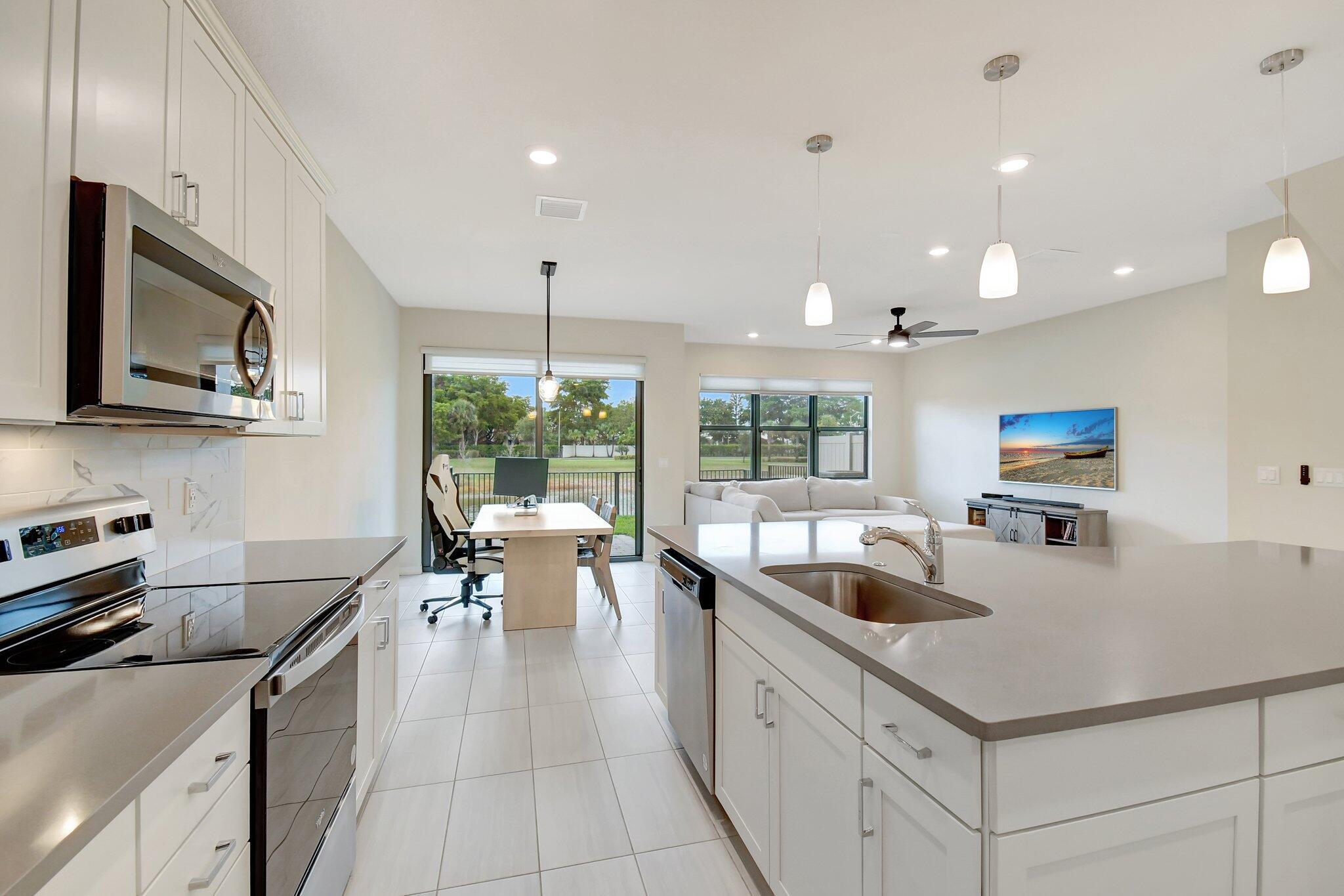 2138 Appleton Circle S, Oakland Park, FL 33309, Oakland Park - Photo 3