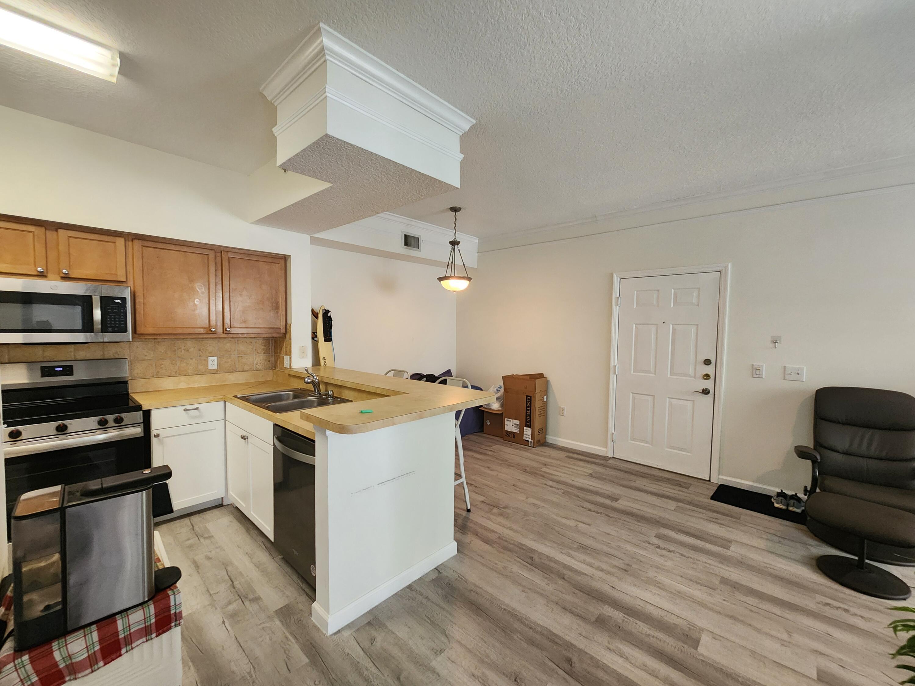 2103 Myrtlewood Circle E 2103, Palm Beach Gardens, FL 33418, Palm Beach Gardens - Photo 3