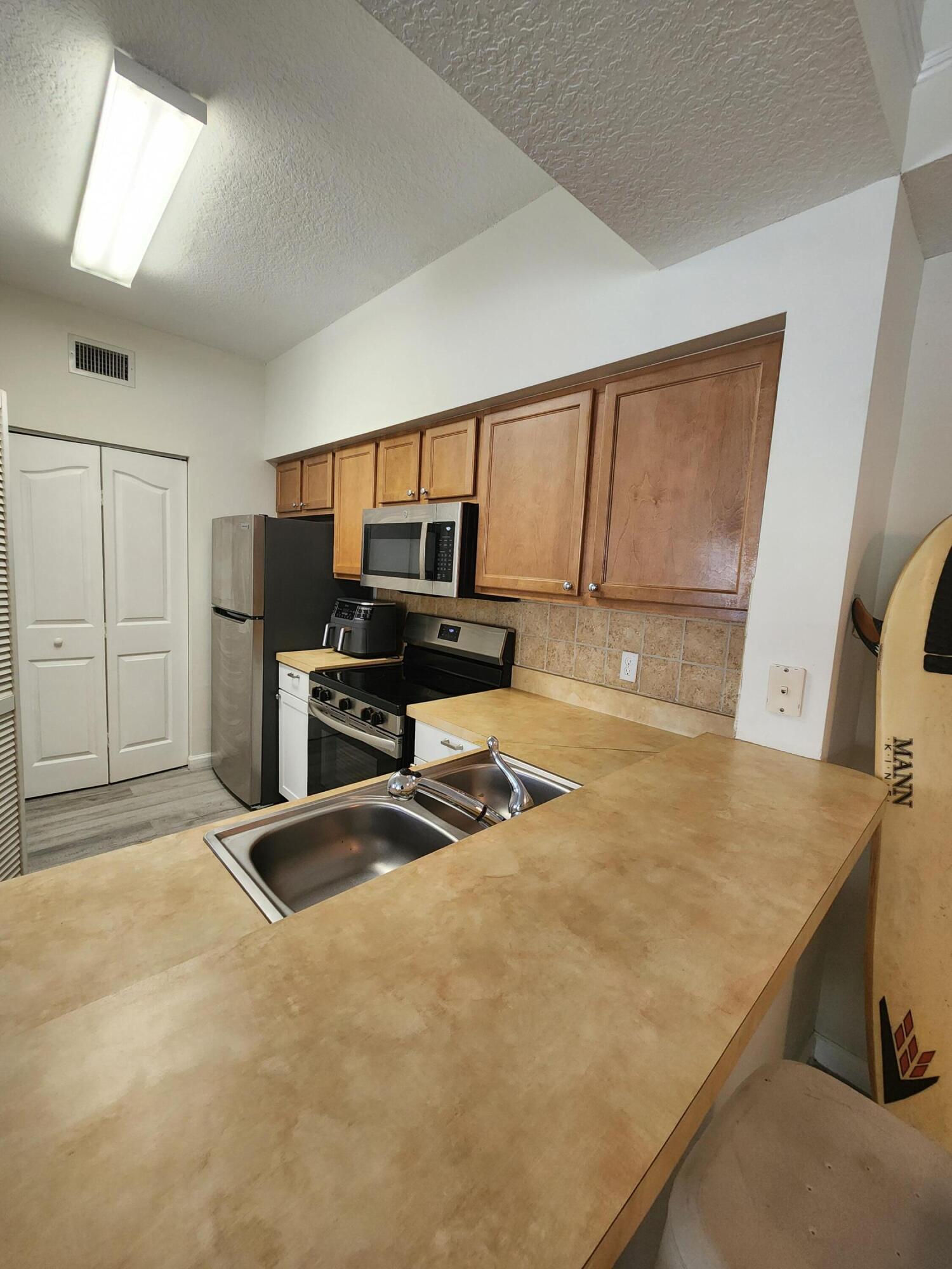 2103 Myrtlewood Circle E 2103, Palm Beach Gardens, FL 33418, Palm Beach Gardens - Photo 2