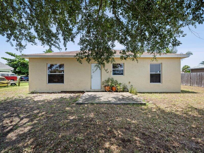 913 SE Forrest Park Drive, Stuart, FL 34994, Stuart - Photo 2
