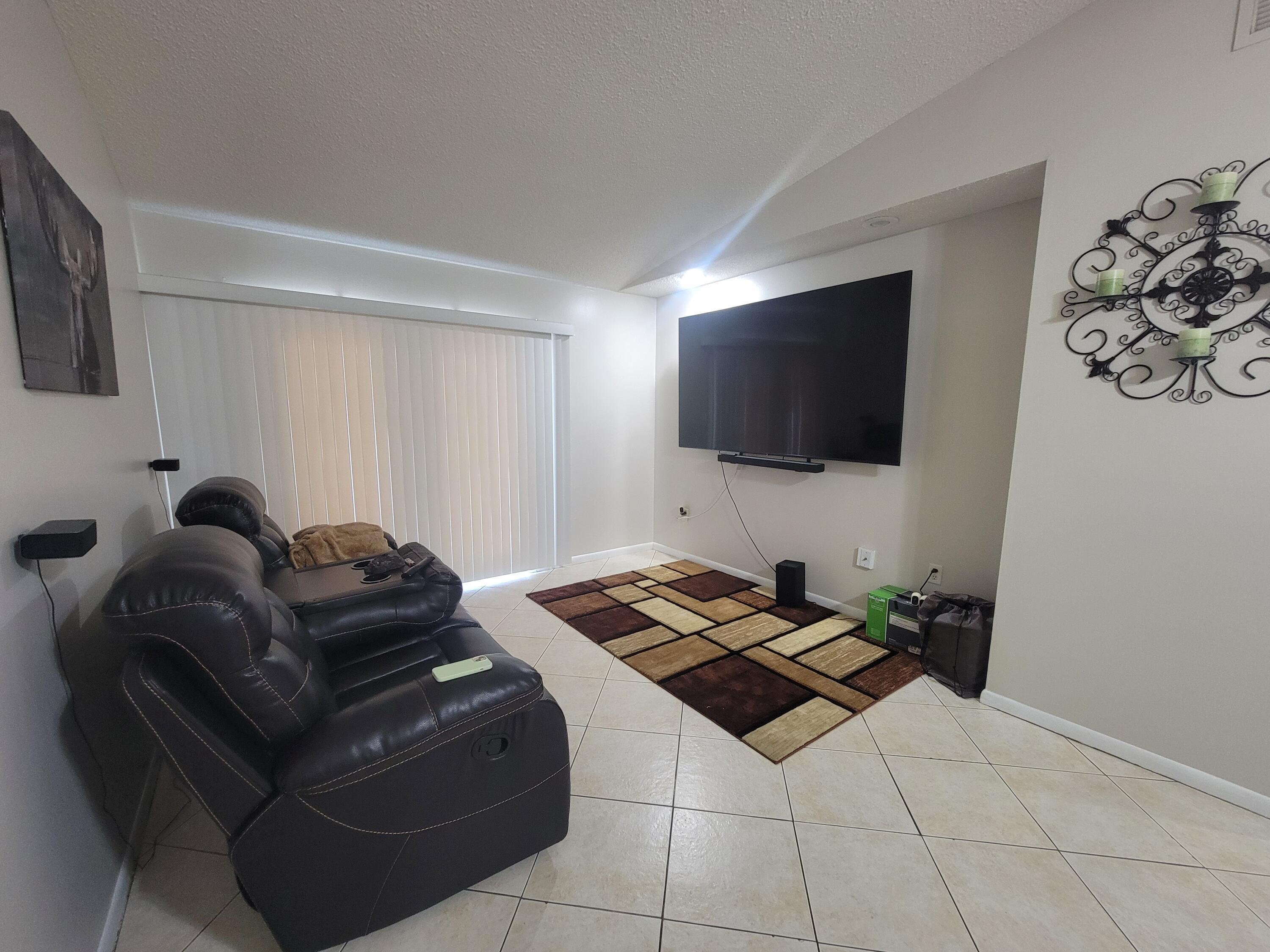 2001 Oleander Boulevard C, Fort Pierce, FL 34950, Fort Pierce - Photo 3