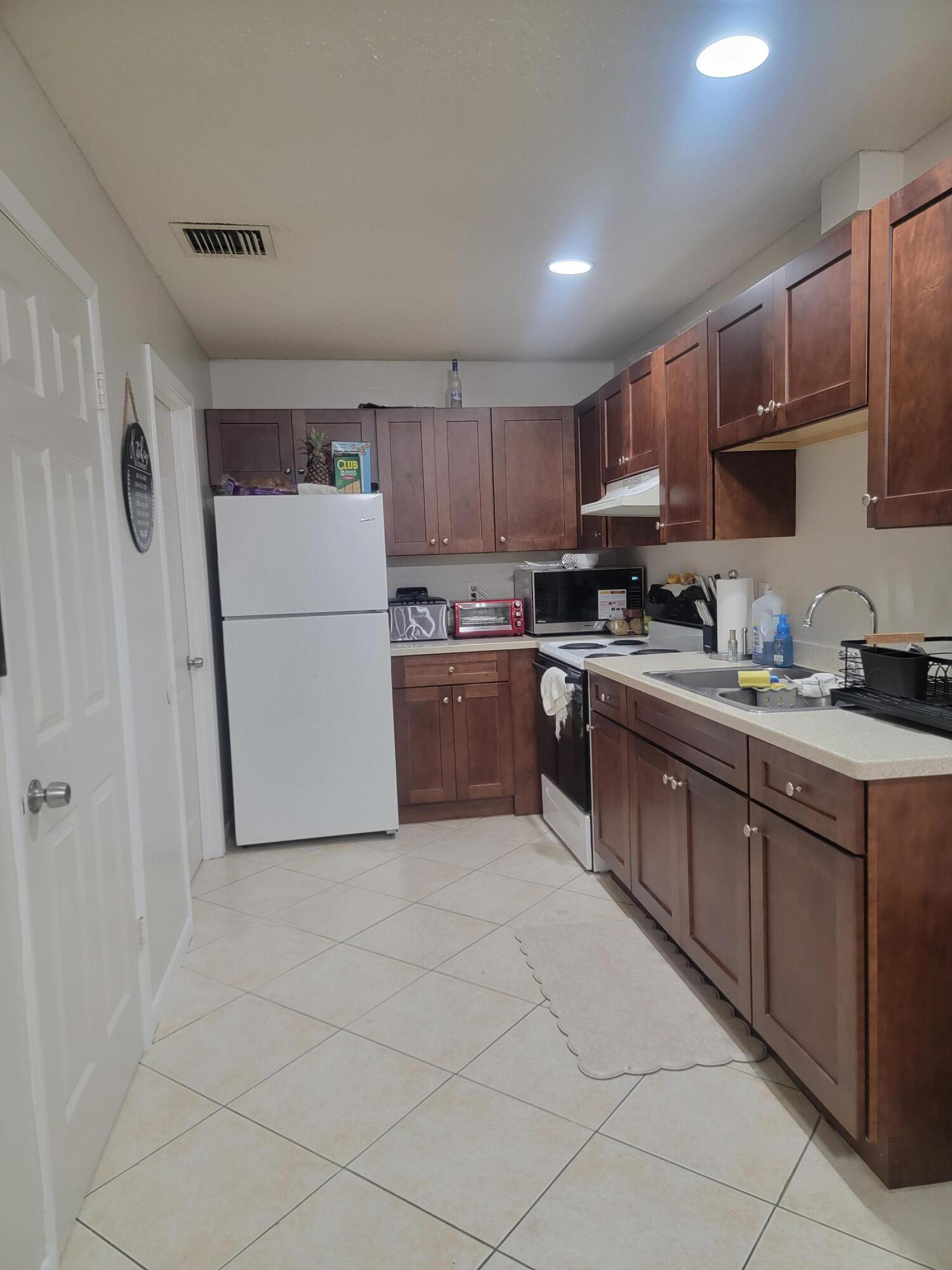 2001 Oleander Boulevard C, Fort Pierce, FL 34950, Fort Pierce - Photo 5