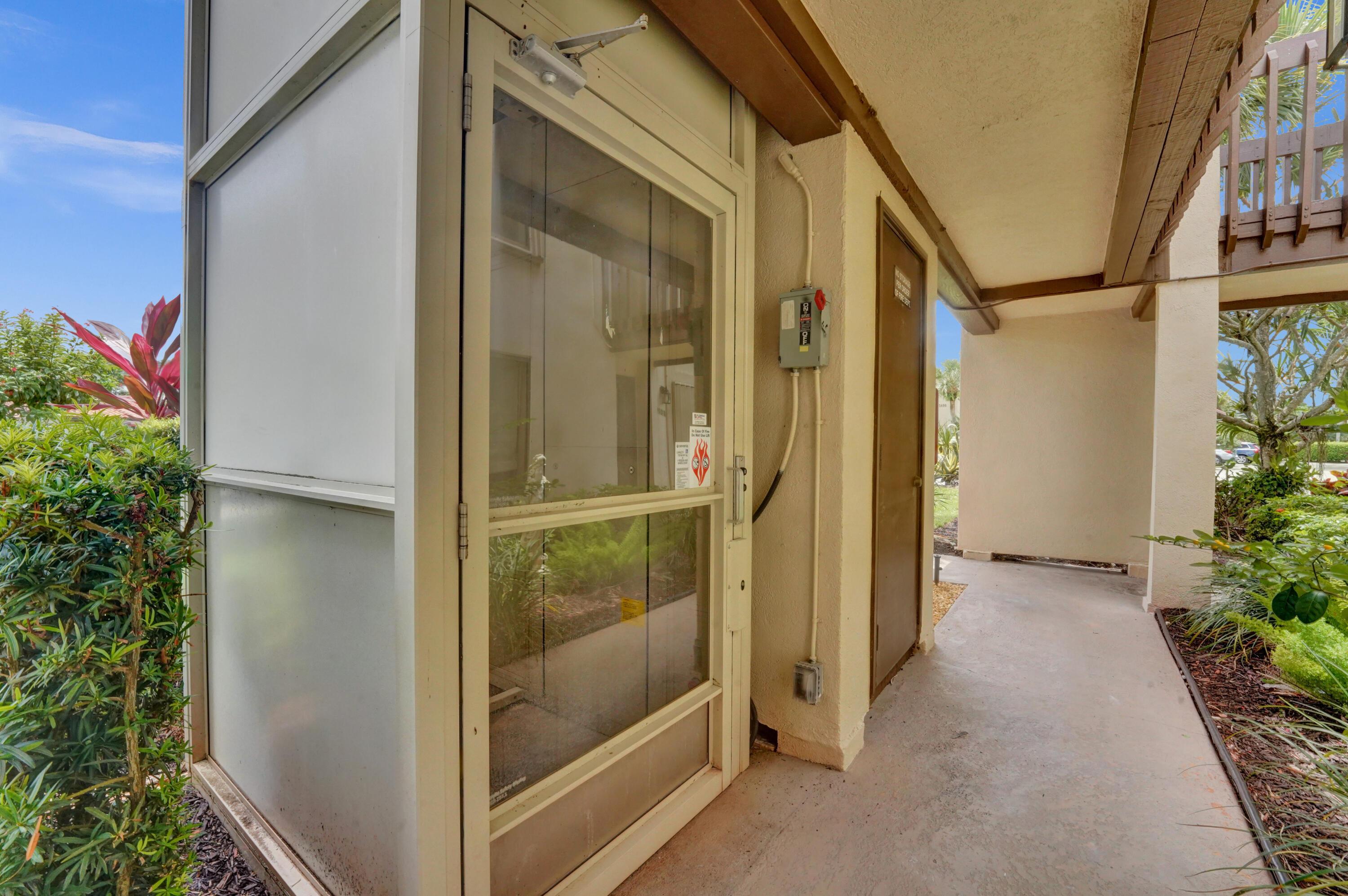 5306 Cedar Lake Drive 201, Boynton Beach, FL 33437, Boynton Beach - Photo 2