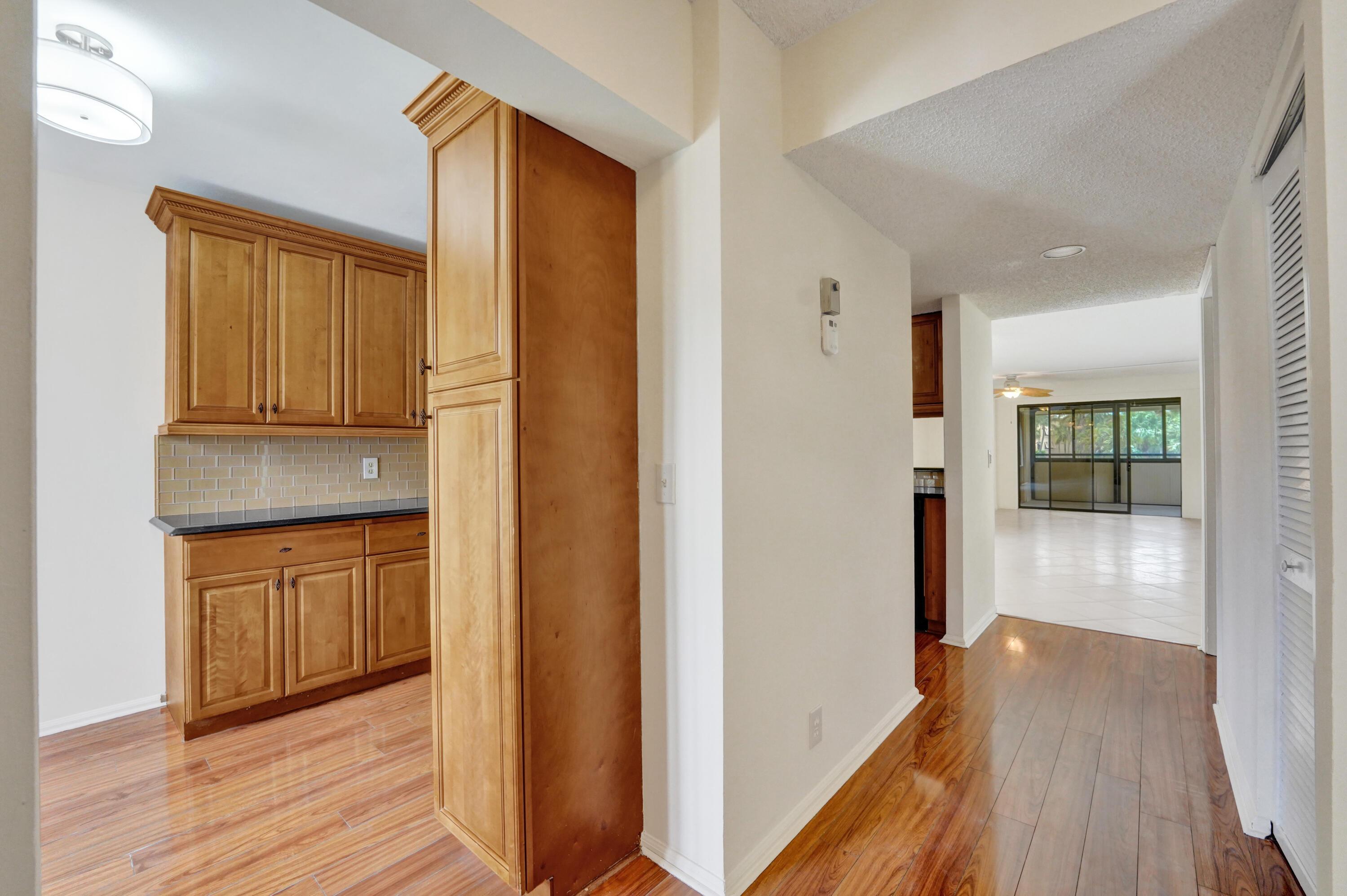 5306 Cedar Lake Drive 201, Boynton Beach, FL 33437, Boynton Beach - Photo 5