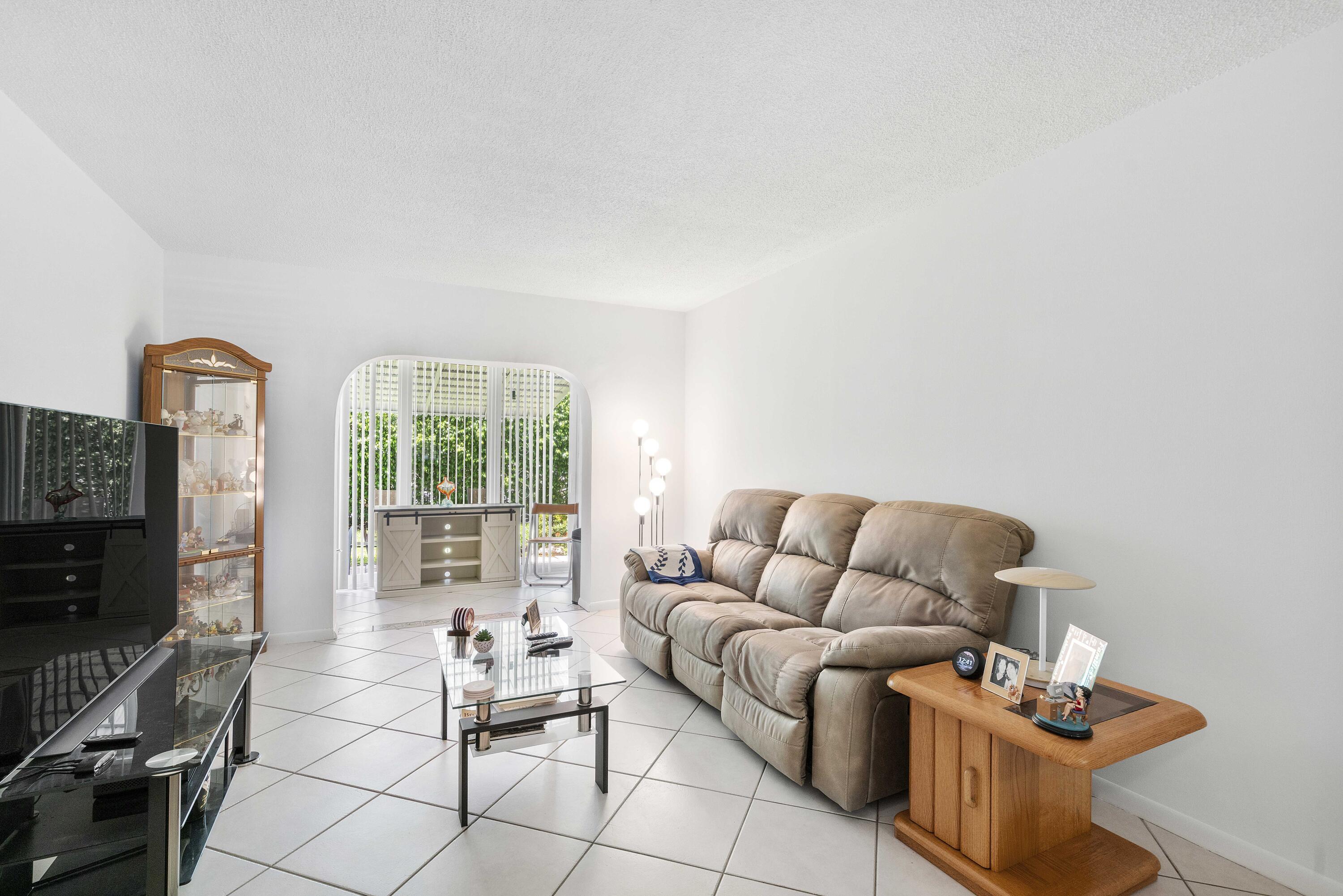 1115 Lake Terrace 111, Boynton Beach, FL 33426, Boynton Beach - Photo 2