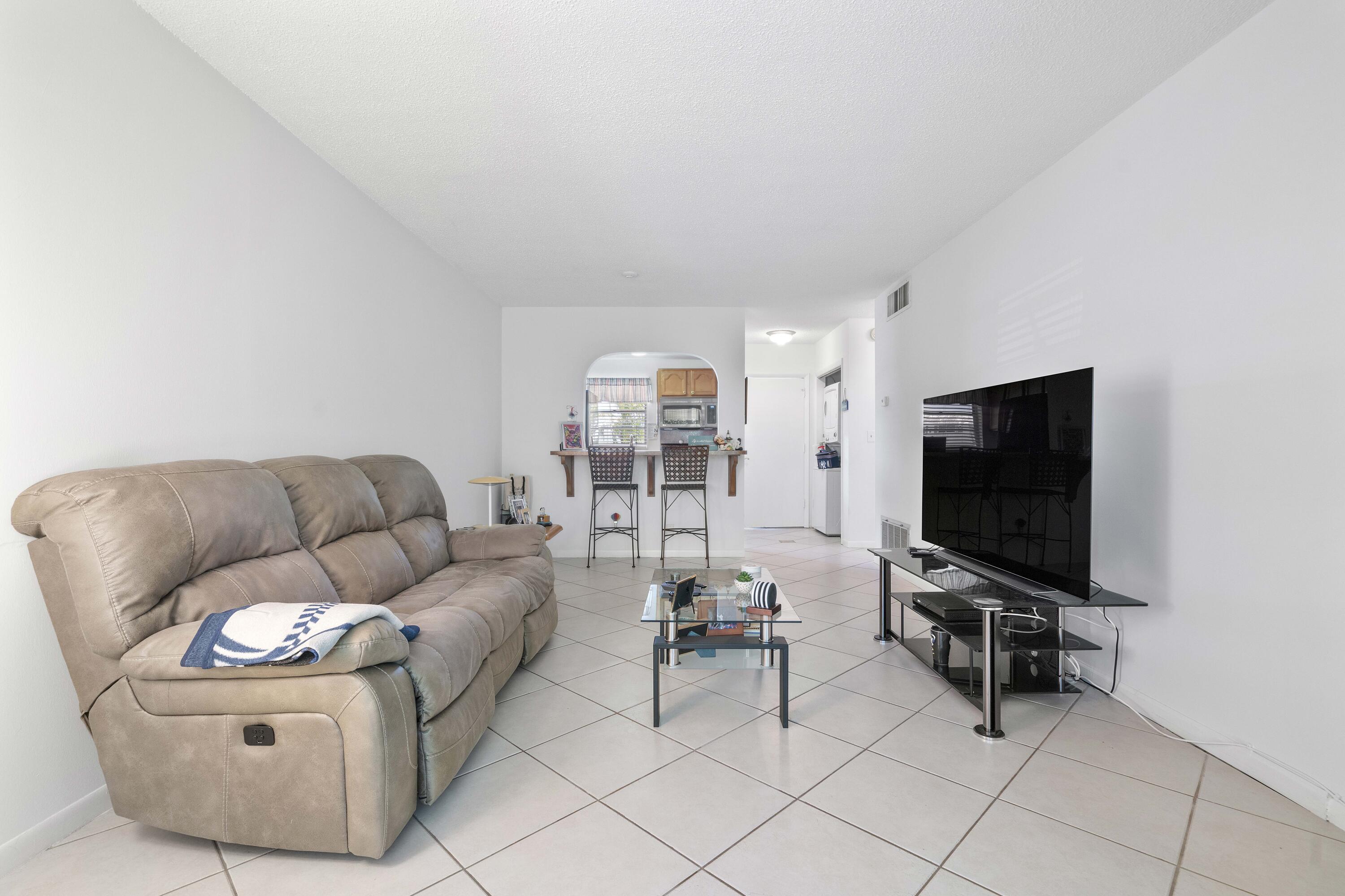 1115 Lake Terrace 111, Boynton Beach, FL 33426, Boynton Beach - Photo 3