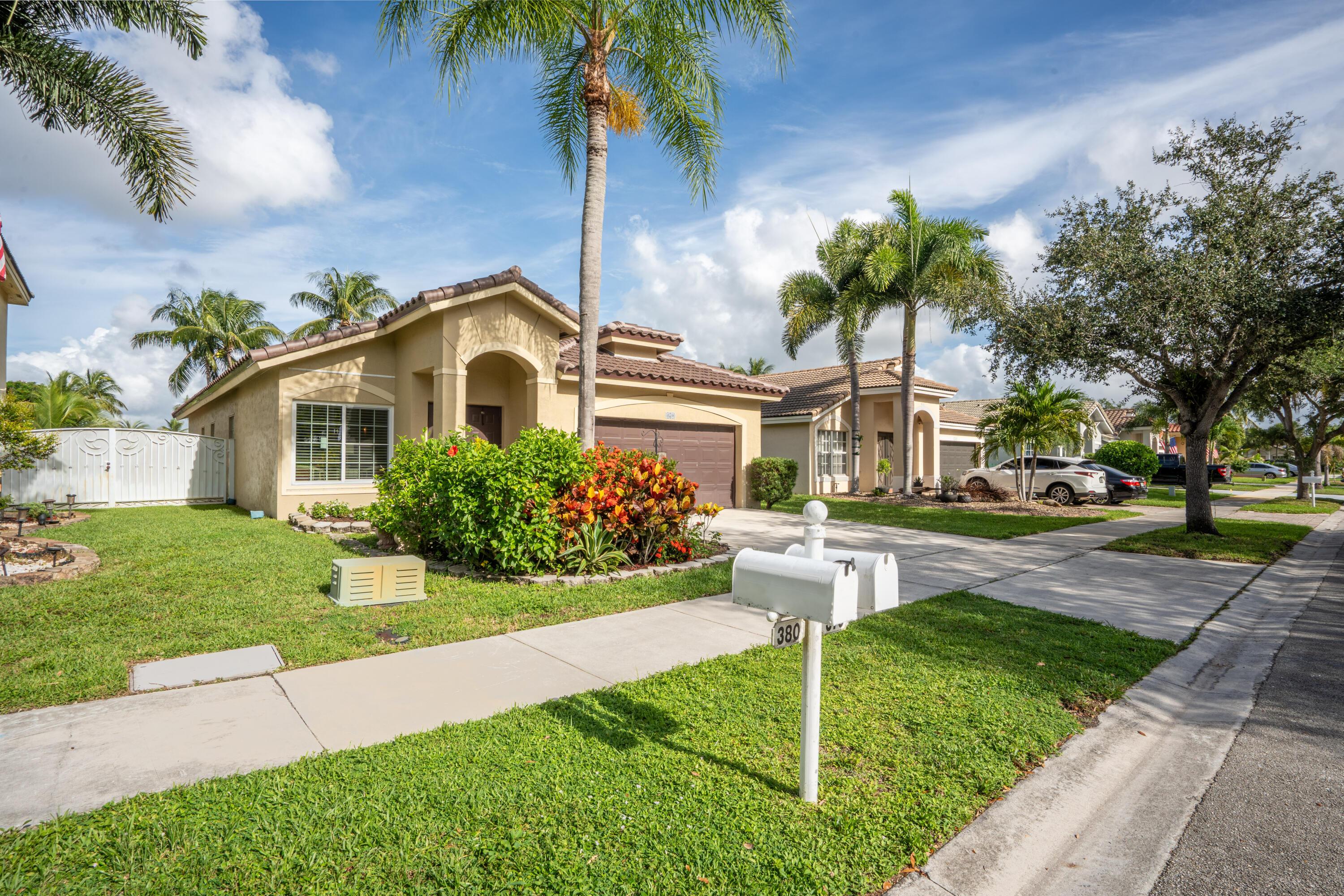 370 SW 203rd Avenue, Pembroke Pines, FL 33029, Pembroke Pines - Photo 2