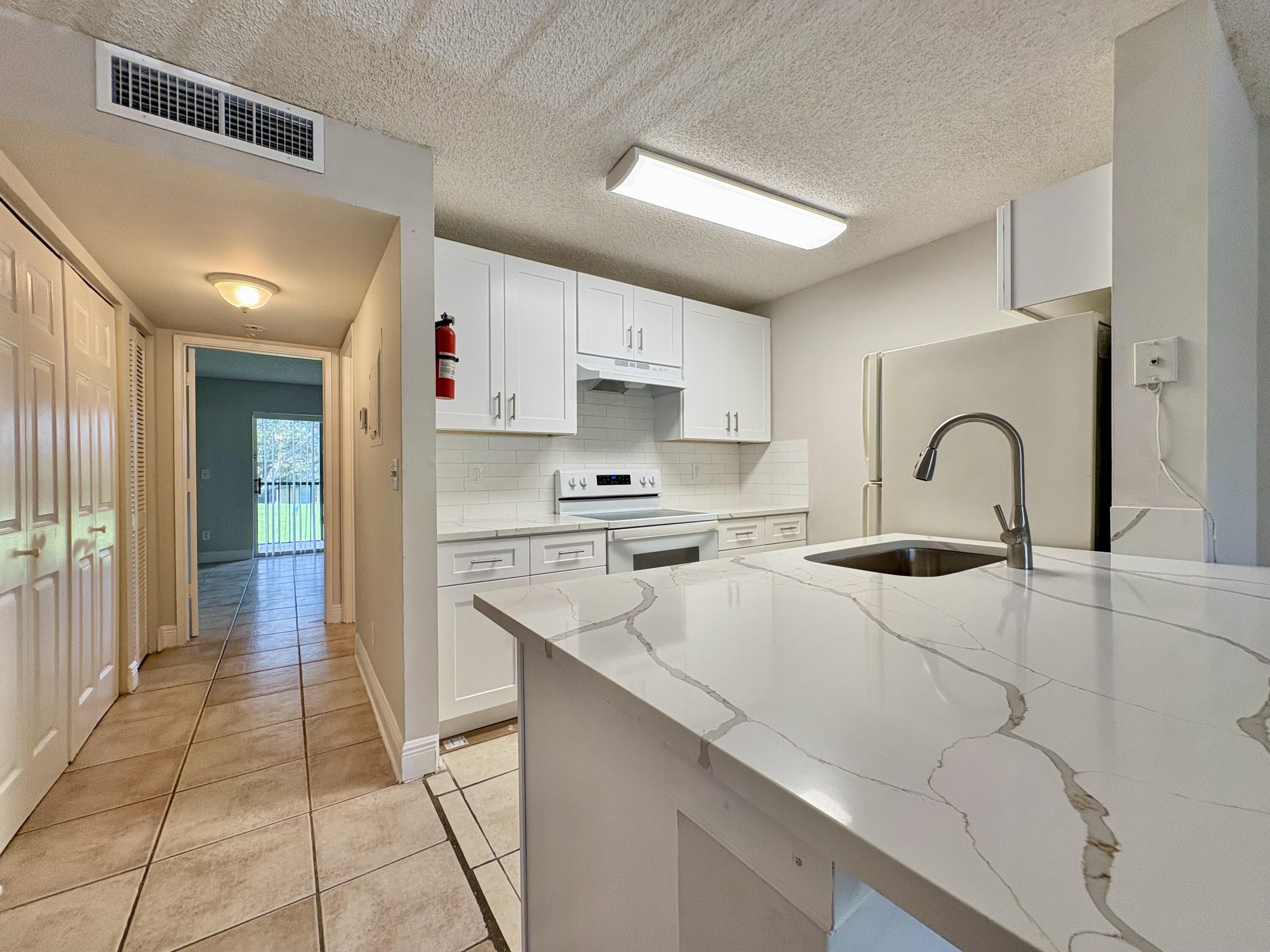 1830 W Meadows Circle 1830, Boynton Beach, FL 33436, Boynton Beach - Photo 2