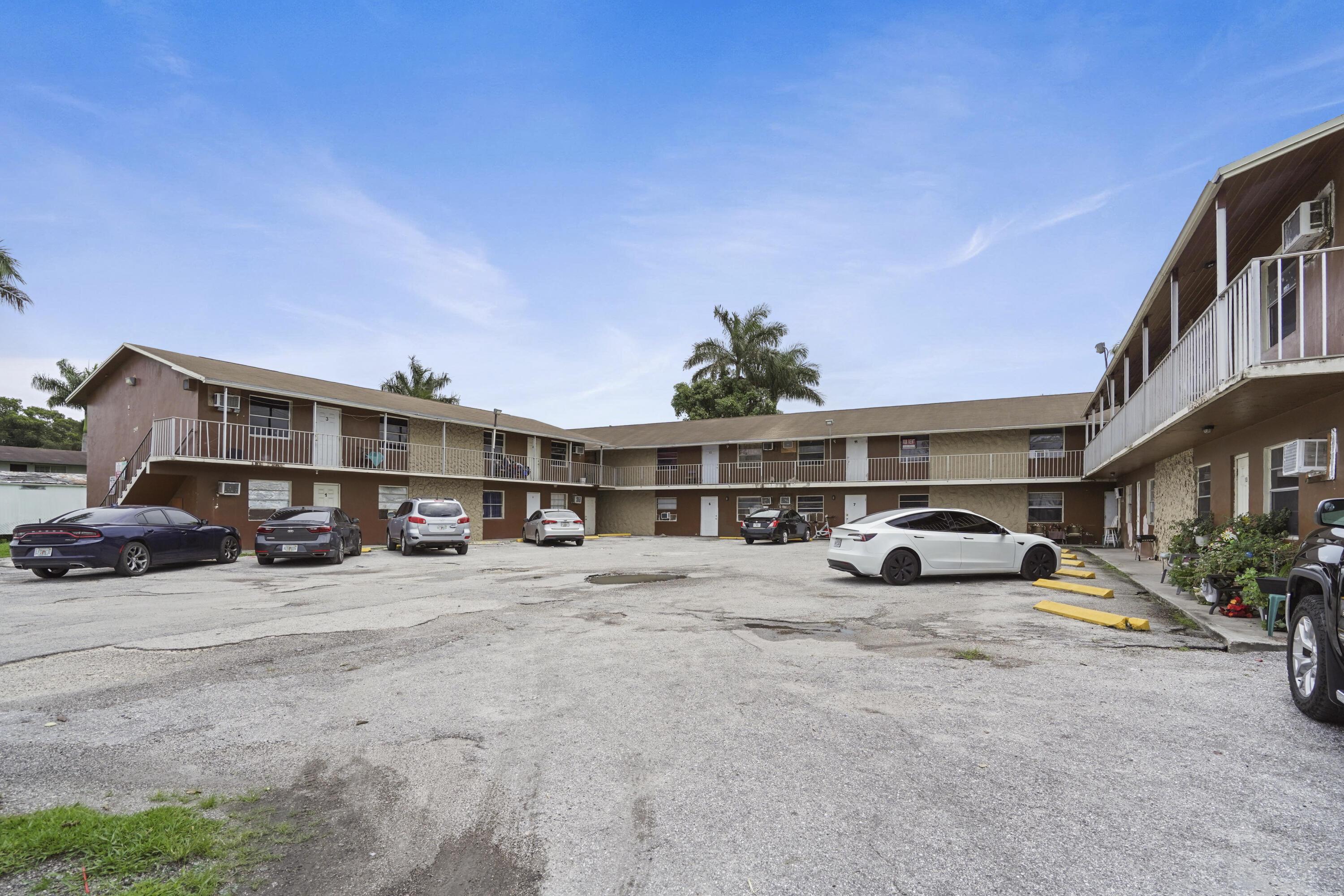 241 NW 11th 1 Street 13, Belle Glade, FL 33430, Belle Glade - Photo 3