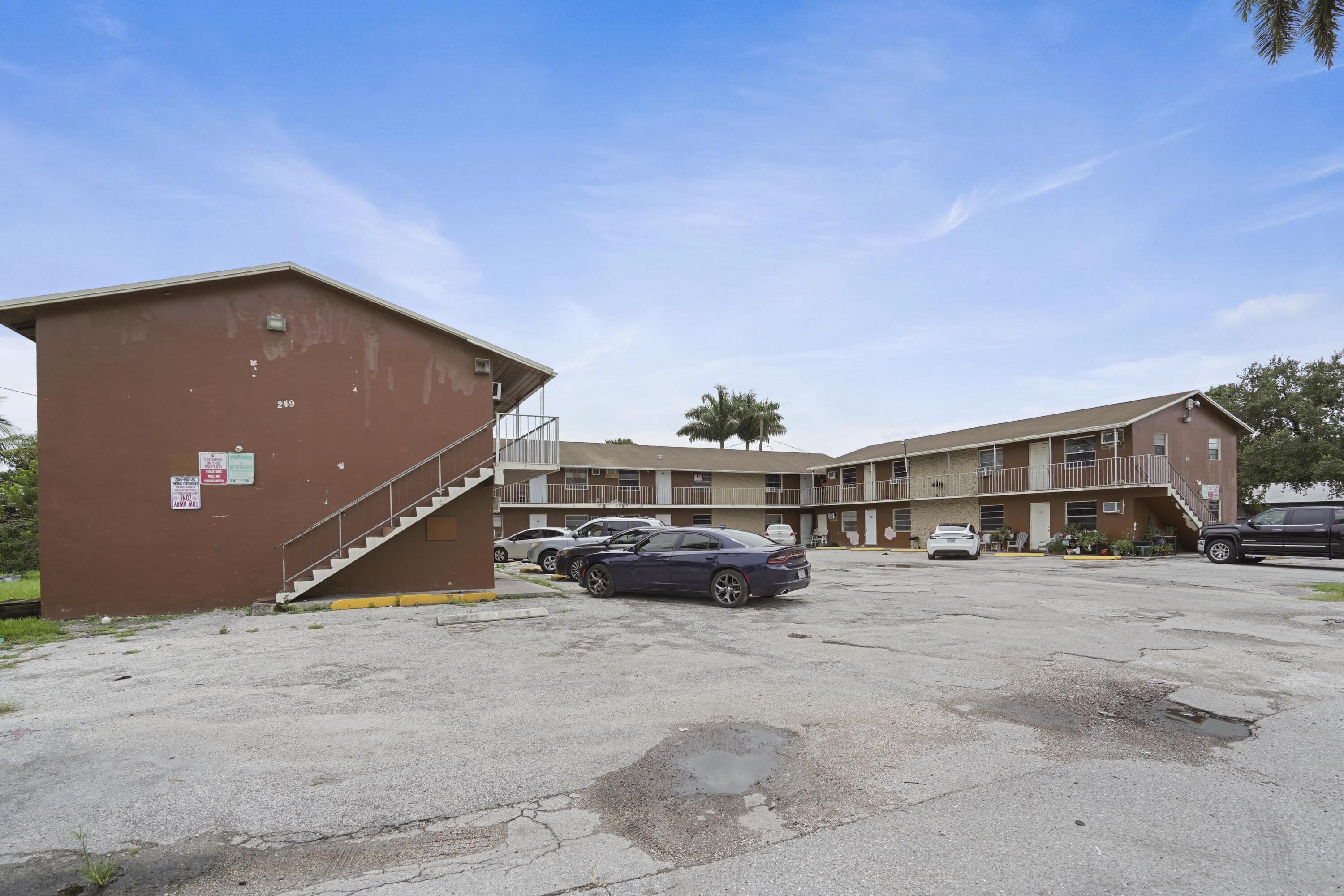 241 NW 11th 1 Street 13, Belle Glade, FL 33430, Belle Glade - Photo 4